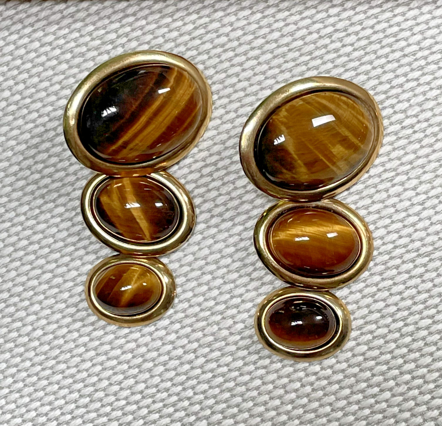 Vintage Oval Cabochons Genuine Tiger’s Eye set in Gold Tone Metal Earrings 80s