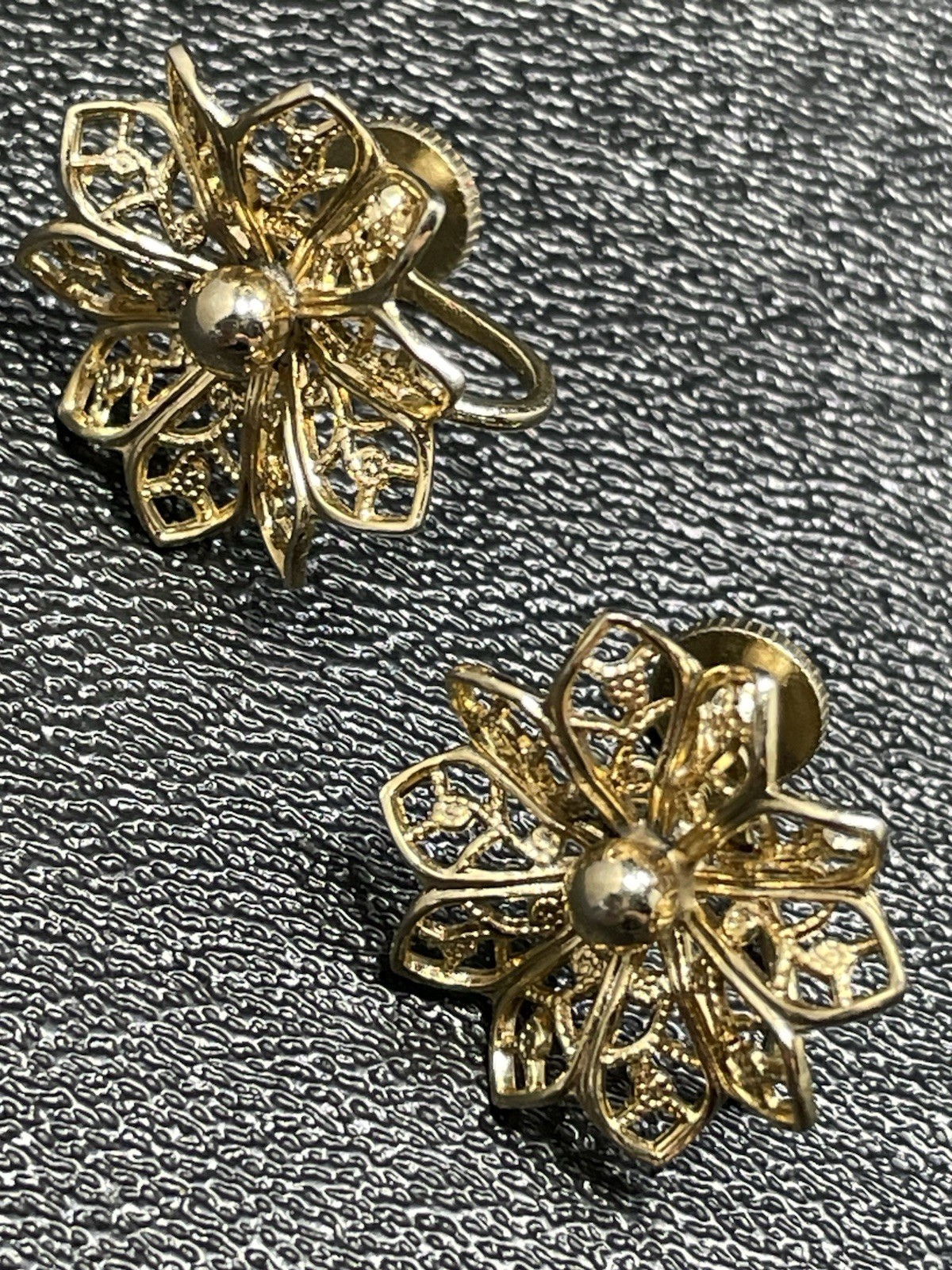 Vintage Gold Tone Metal Ruffled Flower Screw Back Earrings