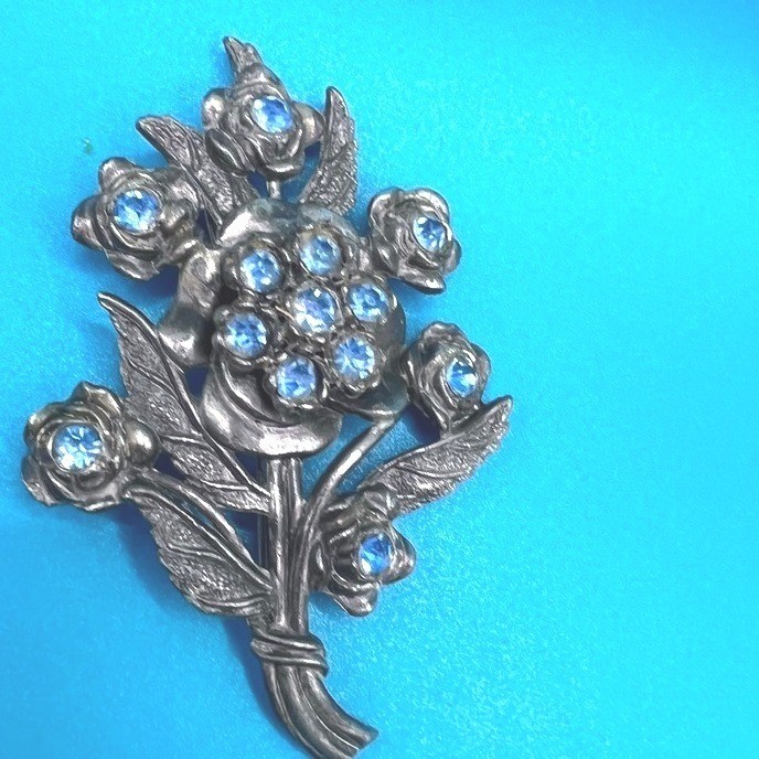Vintage Little Nemo Large Pot Metal Brooch Blue Rhinestones Floral 3.25″ LN/25