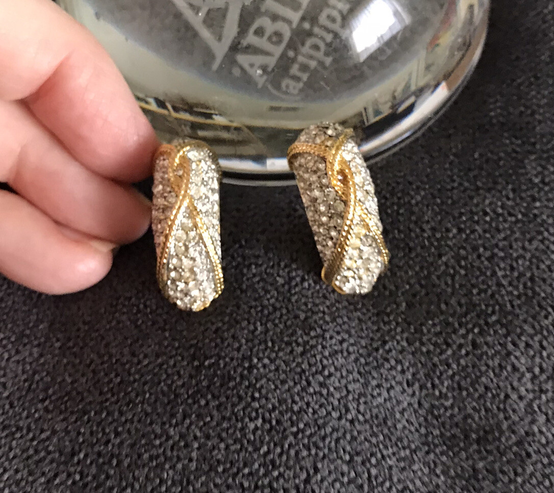 Earrings,Dressing~Gold-Tone+CZ Sparkling Rhinestones w/Gold trim-clip on~Pre-Own