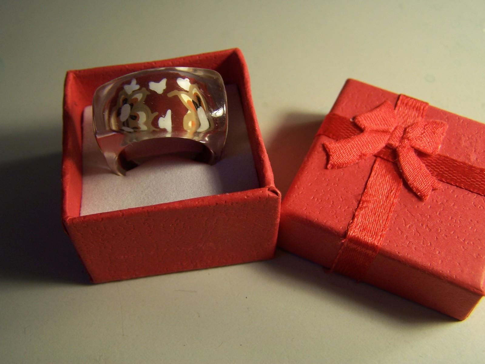 VINTAGE NEW LUCITE ACRYLIC FLORAL DESIGN CLEAR RING SIZE 6 RARE