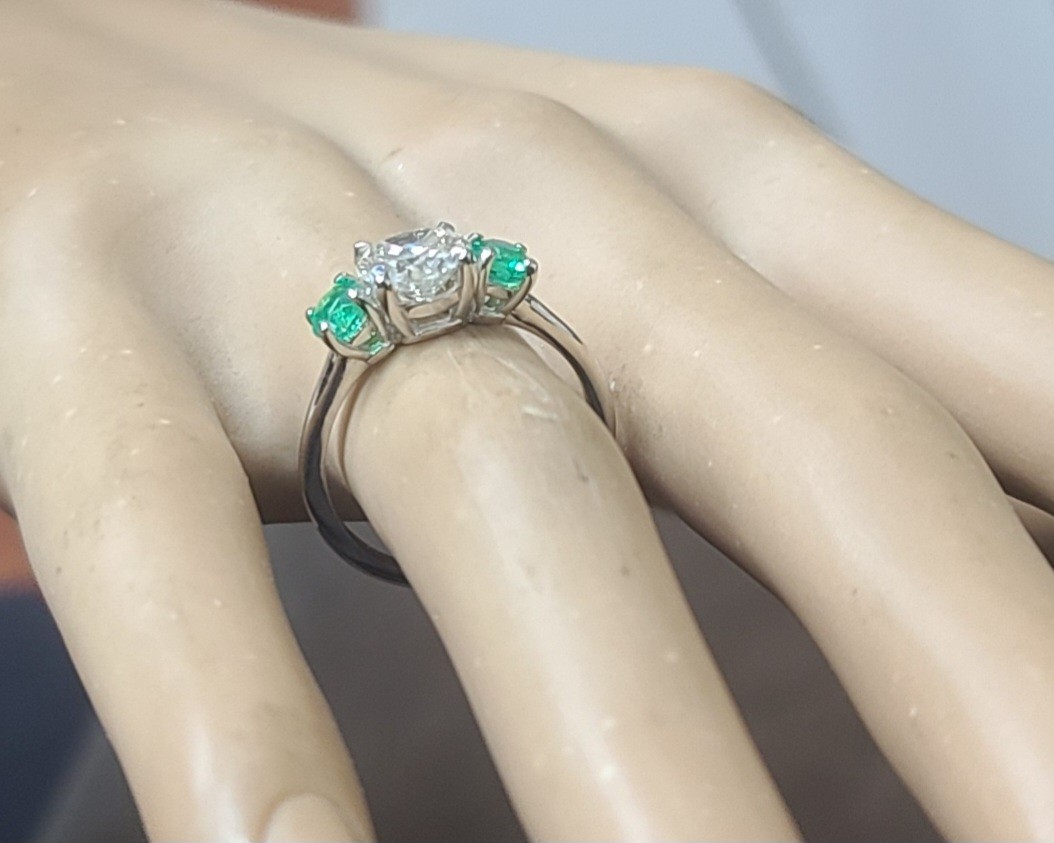 14K White Gold Engagement Ring 1.62CT.Natural Round Cut Diamond Green Emerald