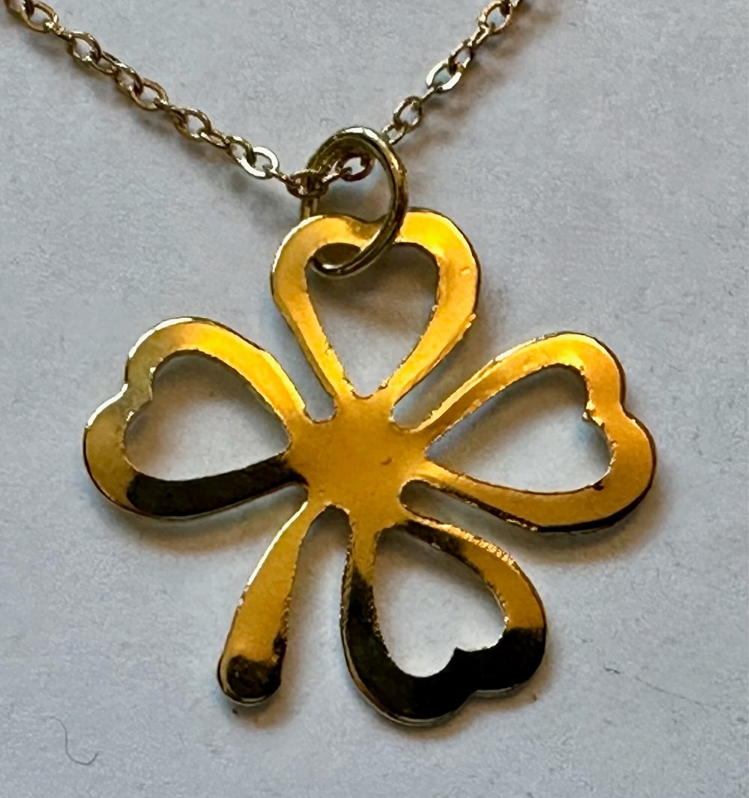 Vintage shamrock 4 four leaf clover gold tone charm pendant 1 ” necklace 18″ GP