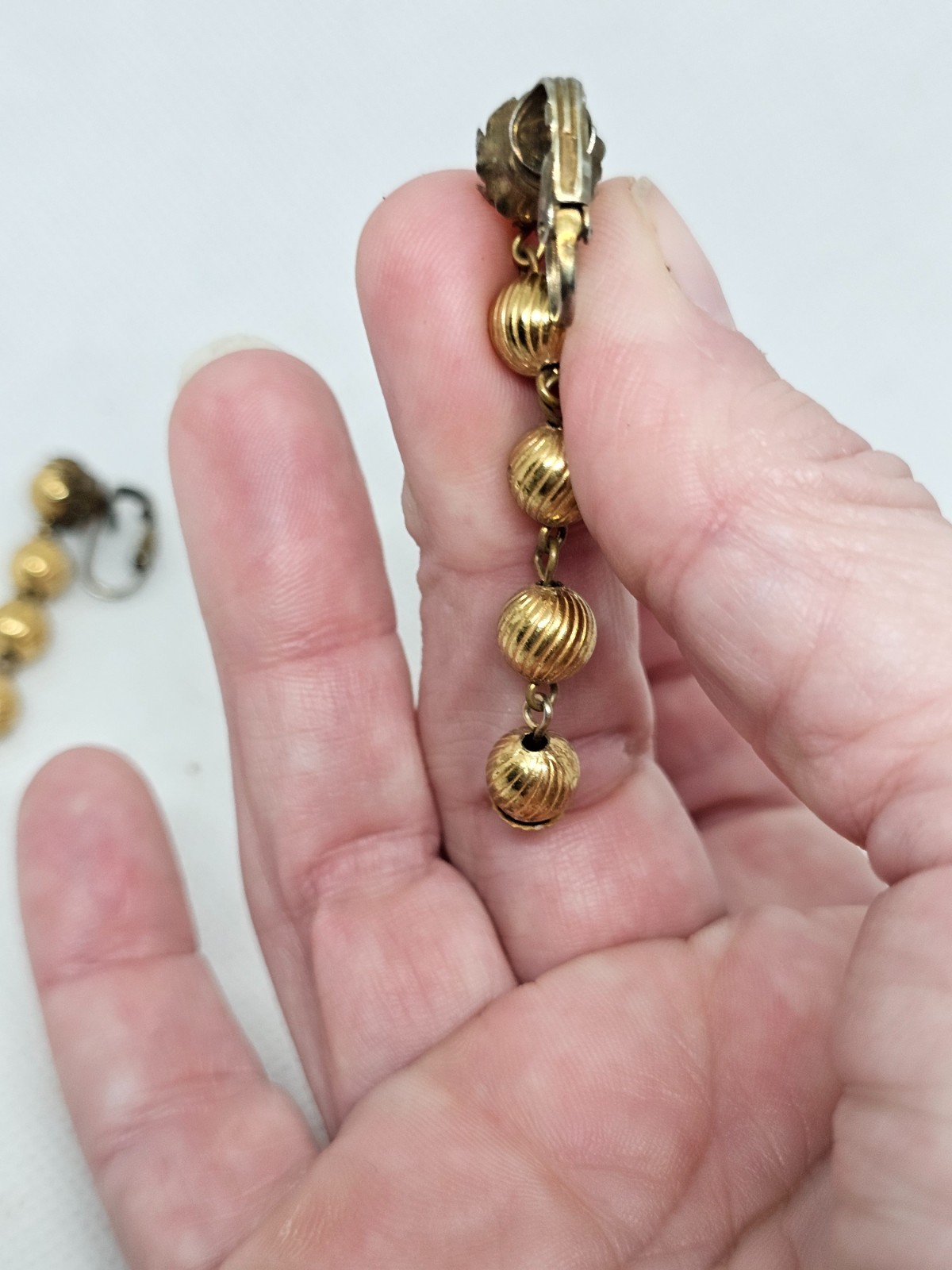 Vintage Gold Tone Ribbed Bead Dangle Clip Earrings Retro Statement Jewelry