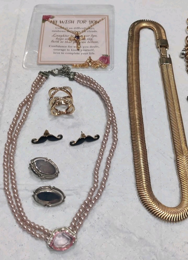 Lot Of Estate Costume Jewelry, 15 Pcs