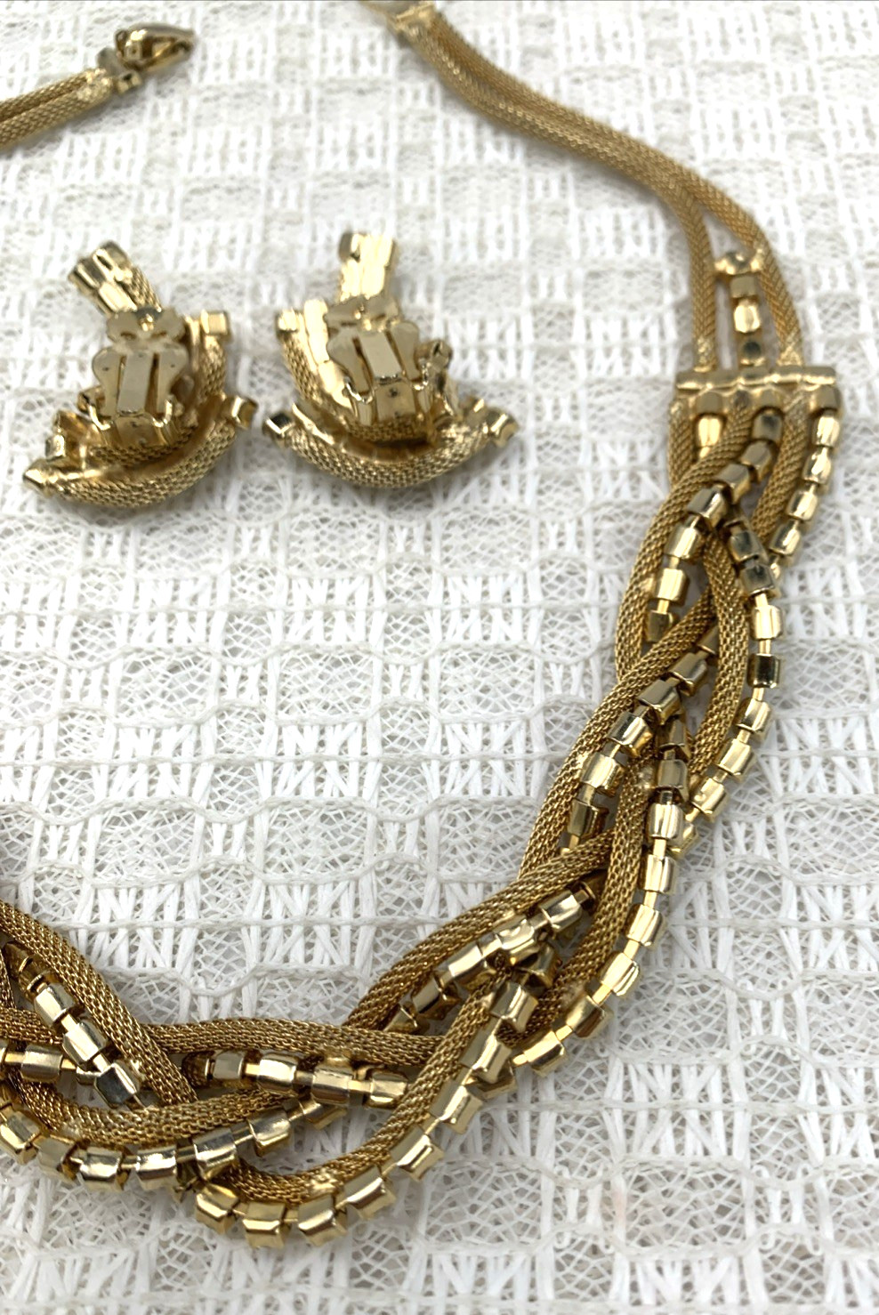 BRAIDED Goldtone Mesh & Clear Rhinestone 15″ Necklace & 1-1/4 x 1″ Clip Earrings