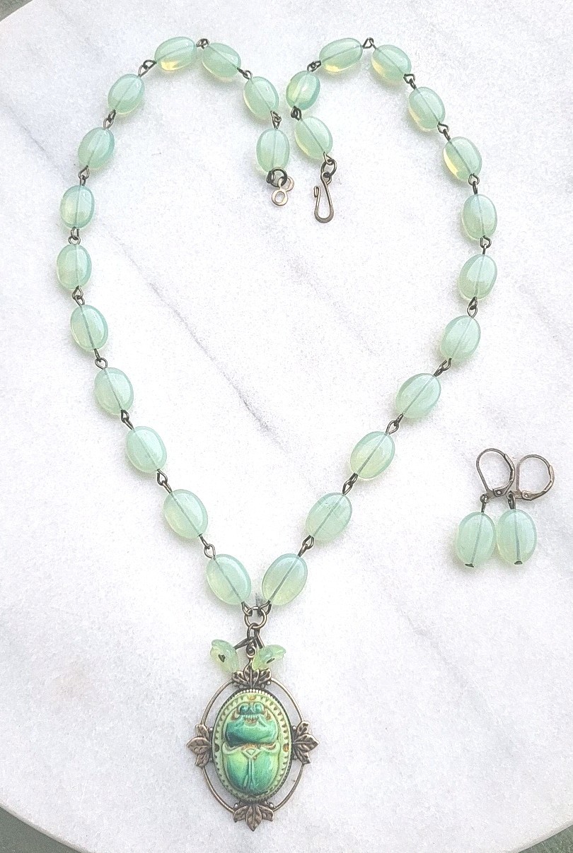 VINTAGE NEIGER EGYPTIAN SCARAB PENDANT OPALITE BEAD URANIUM FLOWER NECKLACE SET