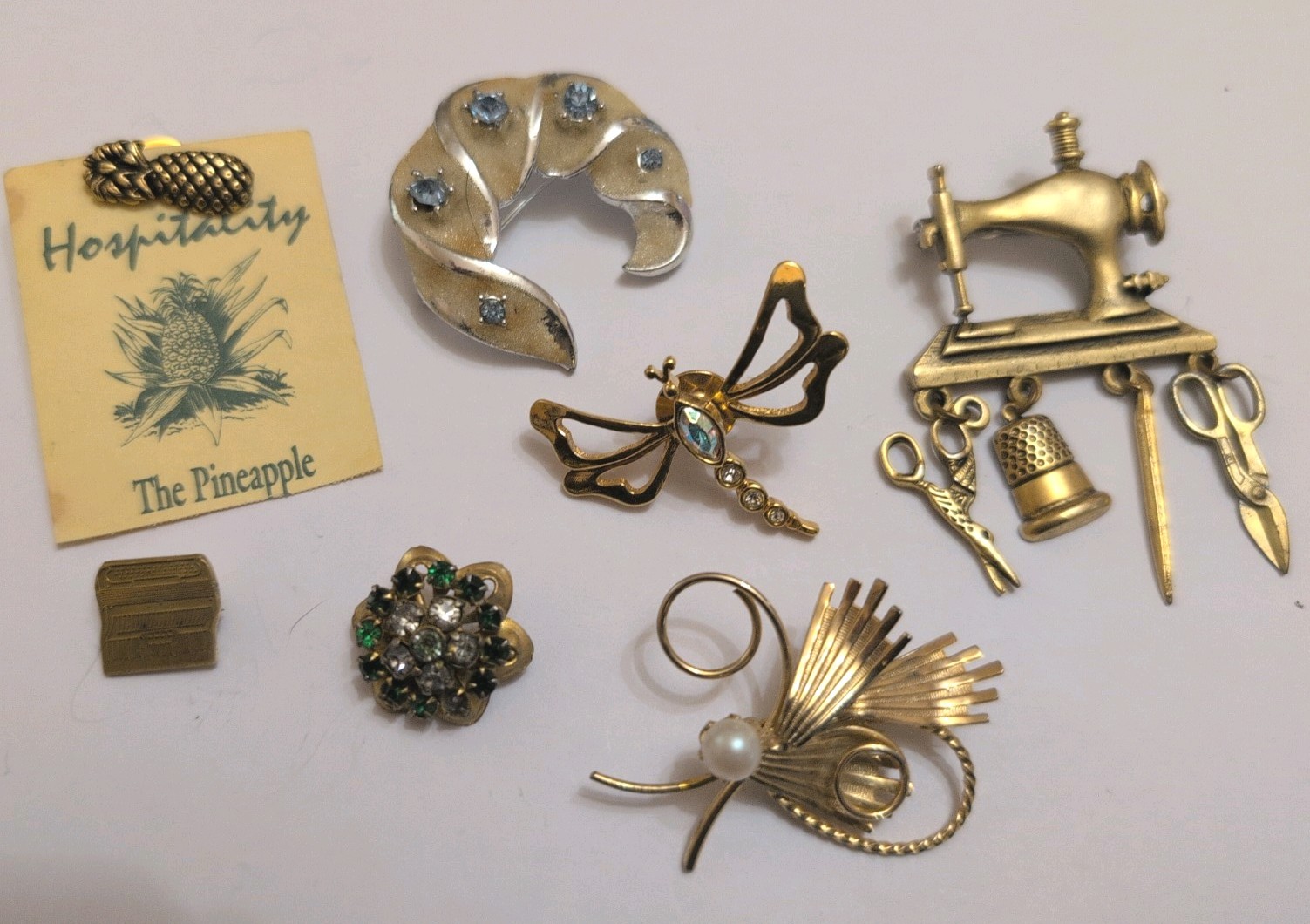 Lot Of 7 Vintage Brooches And Pins Gold And Silver Tone Variety