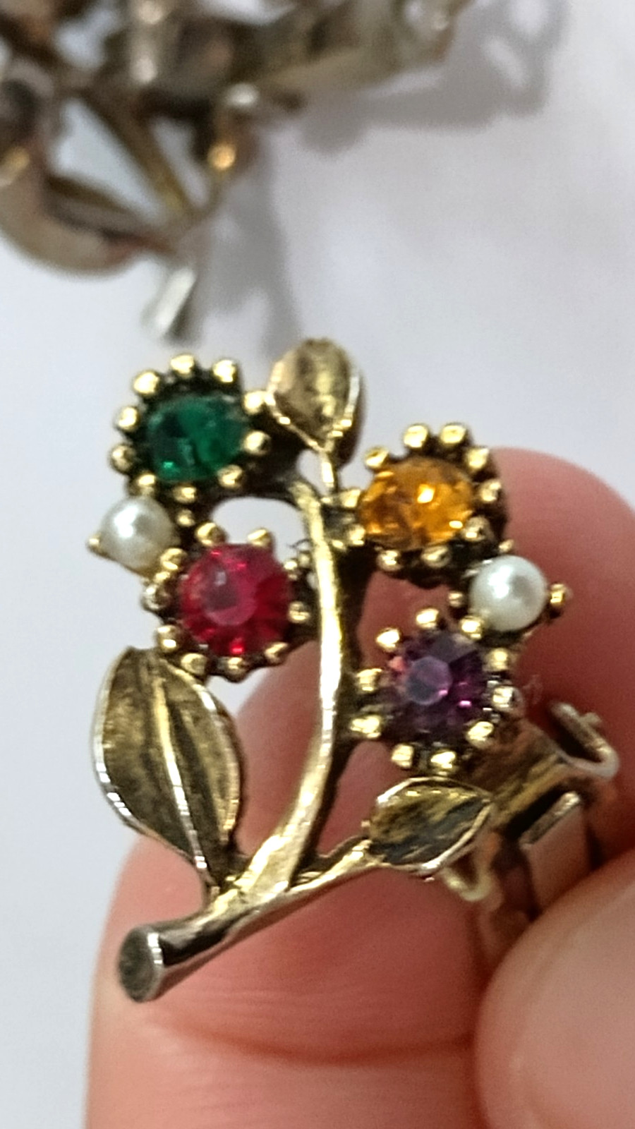 Estate Vtg Multicolor Rhinestone Pearl Gold Leaf Plant Clip on Earrings TOTYg 1″
