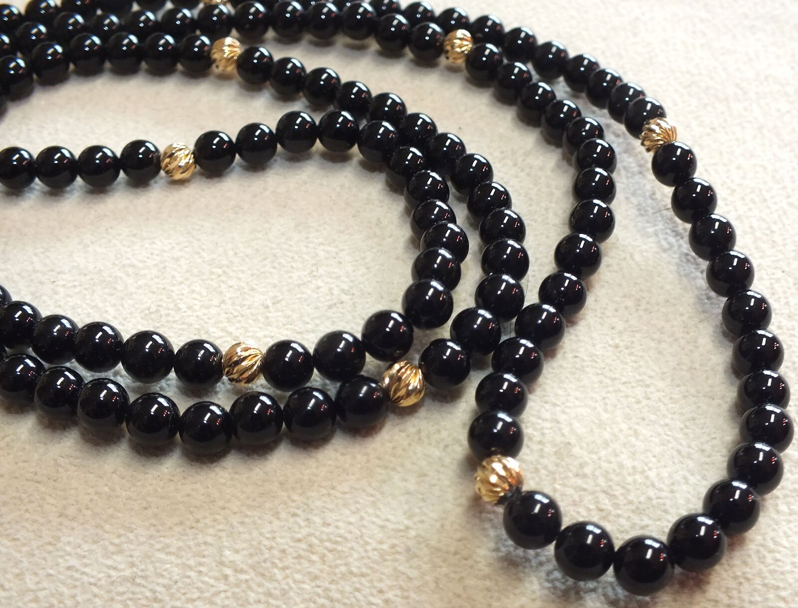 Gorgeous Vintage 14K Yellow Gold Black Onyx Necklace 30″ Excellent!