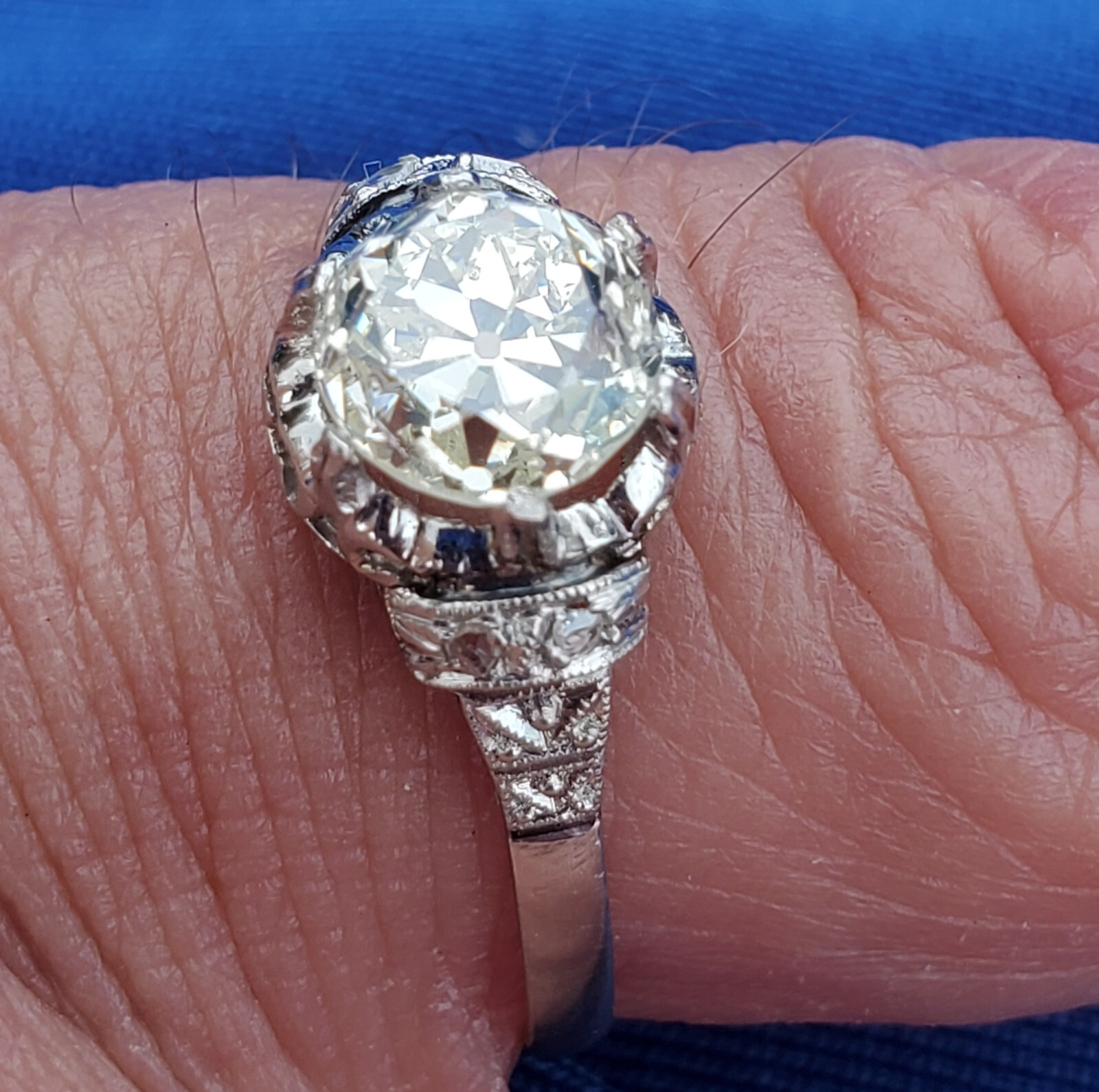 Original EARTH MINED DIAMOND Cushion cut Deco Engagement Ring PLATINUM Solitare