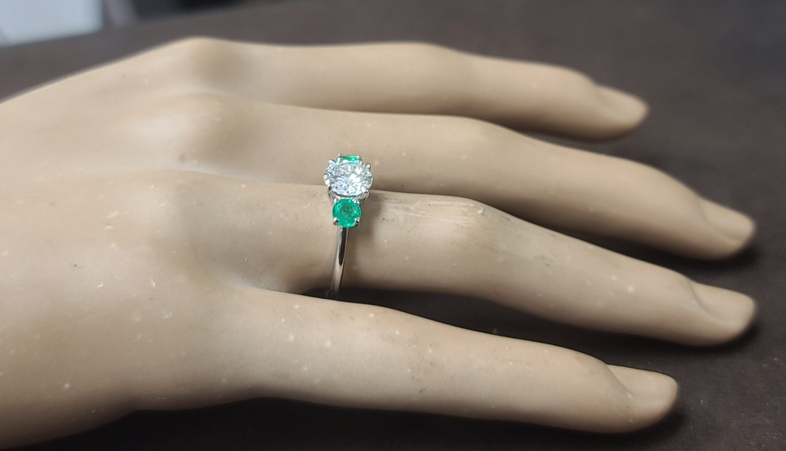 14K White Gold Engagement Ring 1.62CT.Natural Round Cut Diamond Green Emerald