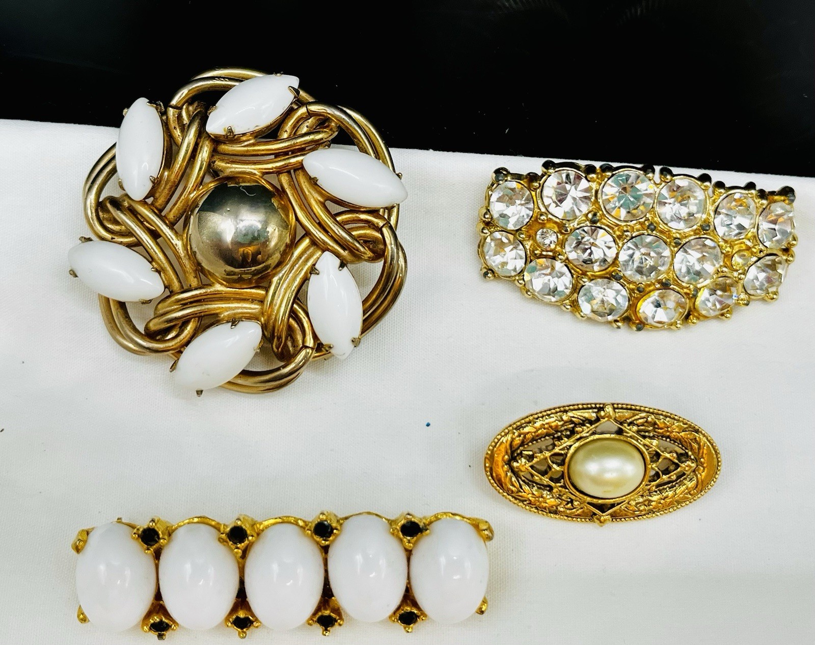 Vtg. Brooch Lot Some Signed Rhinestone, Gold Silver Tone Wear Resell 28pc Monet