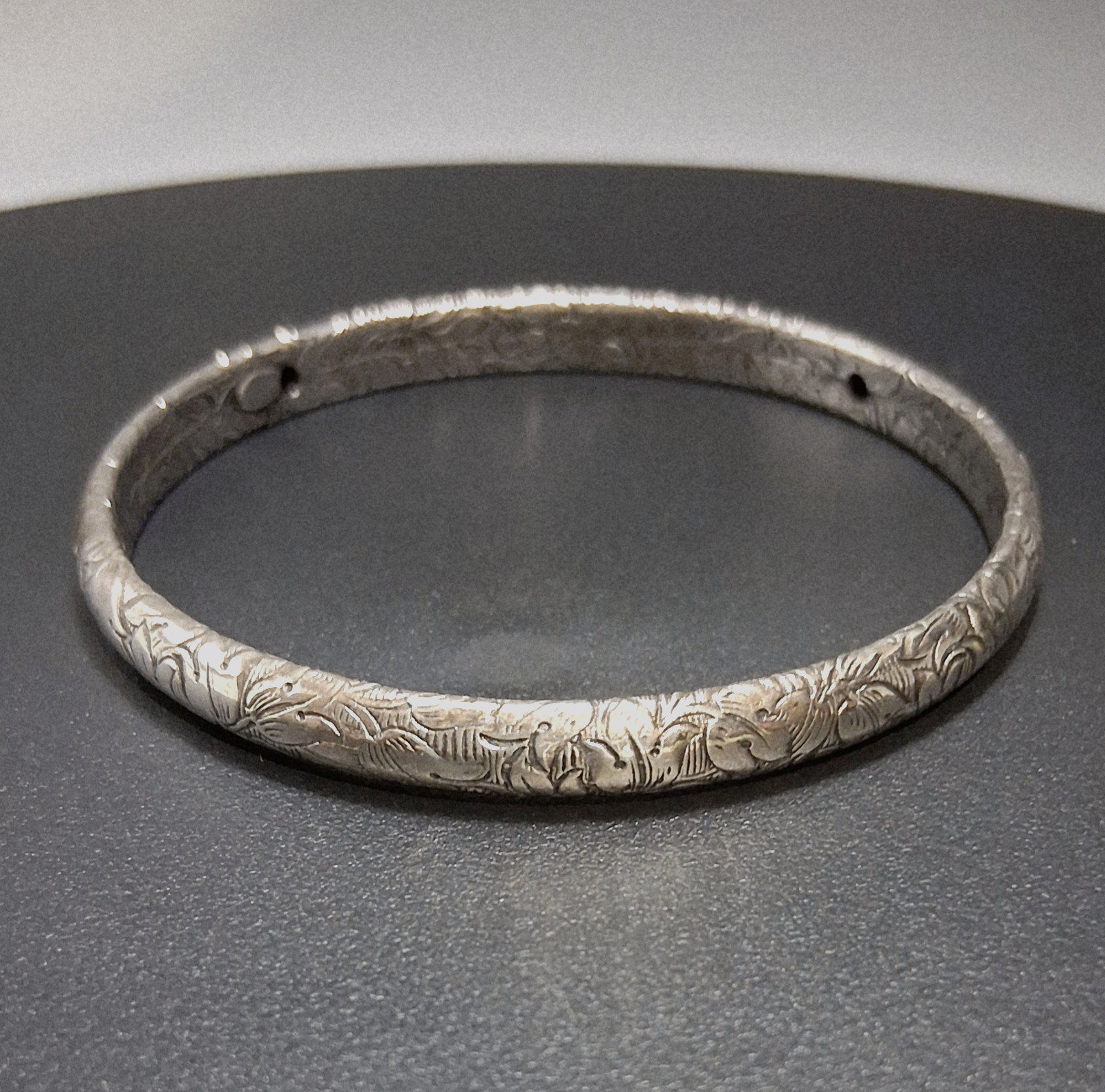 DANECRAFT Vintage Sterling All-Around Leaf Motive Domed BANGLE Bracelet 15g
