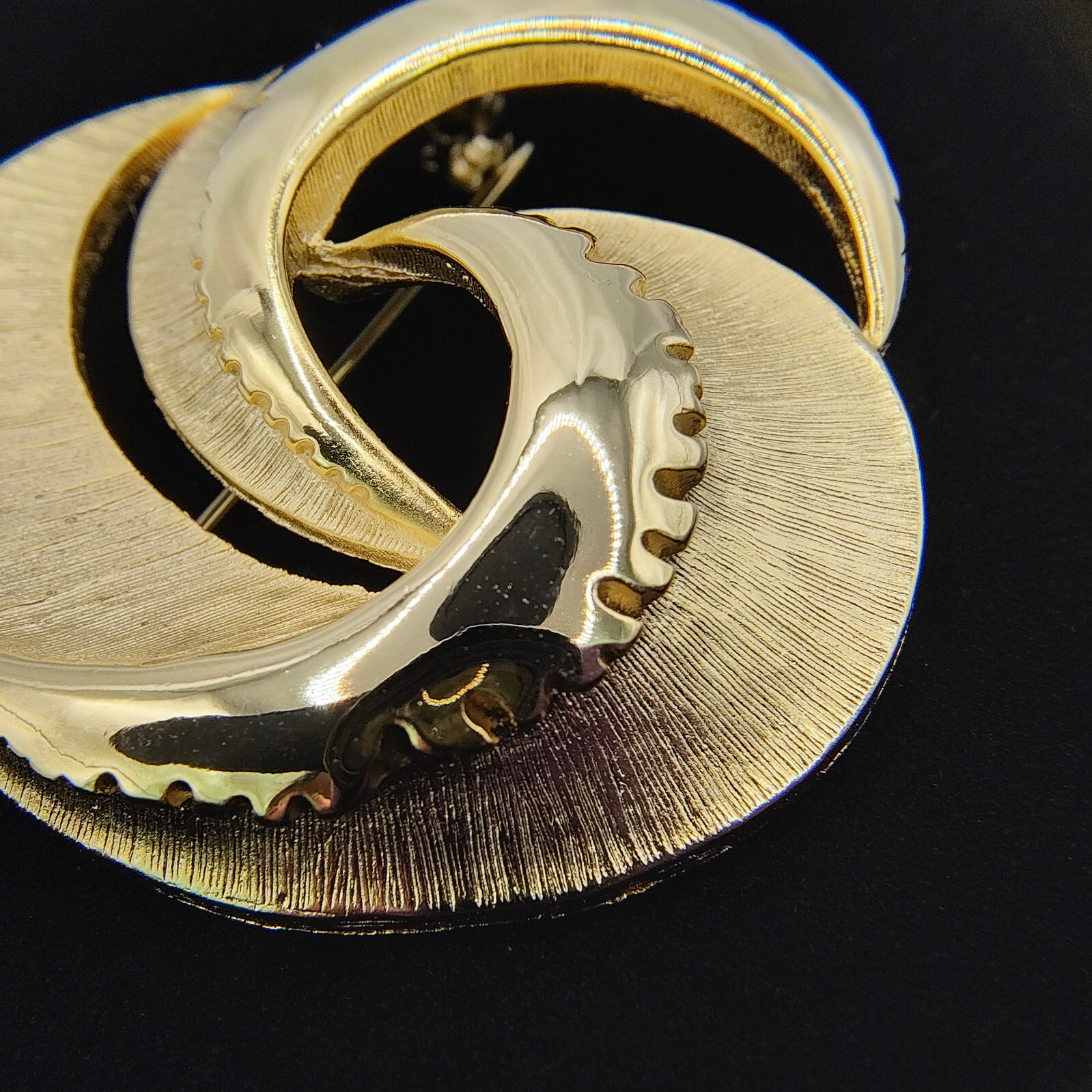VTG Tona Gold Tone Brooch Pin Swirl Drip Multiple Textures Modernist Signed