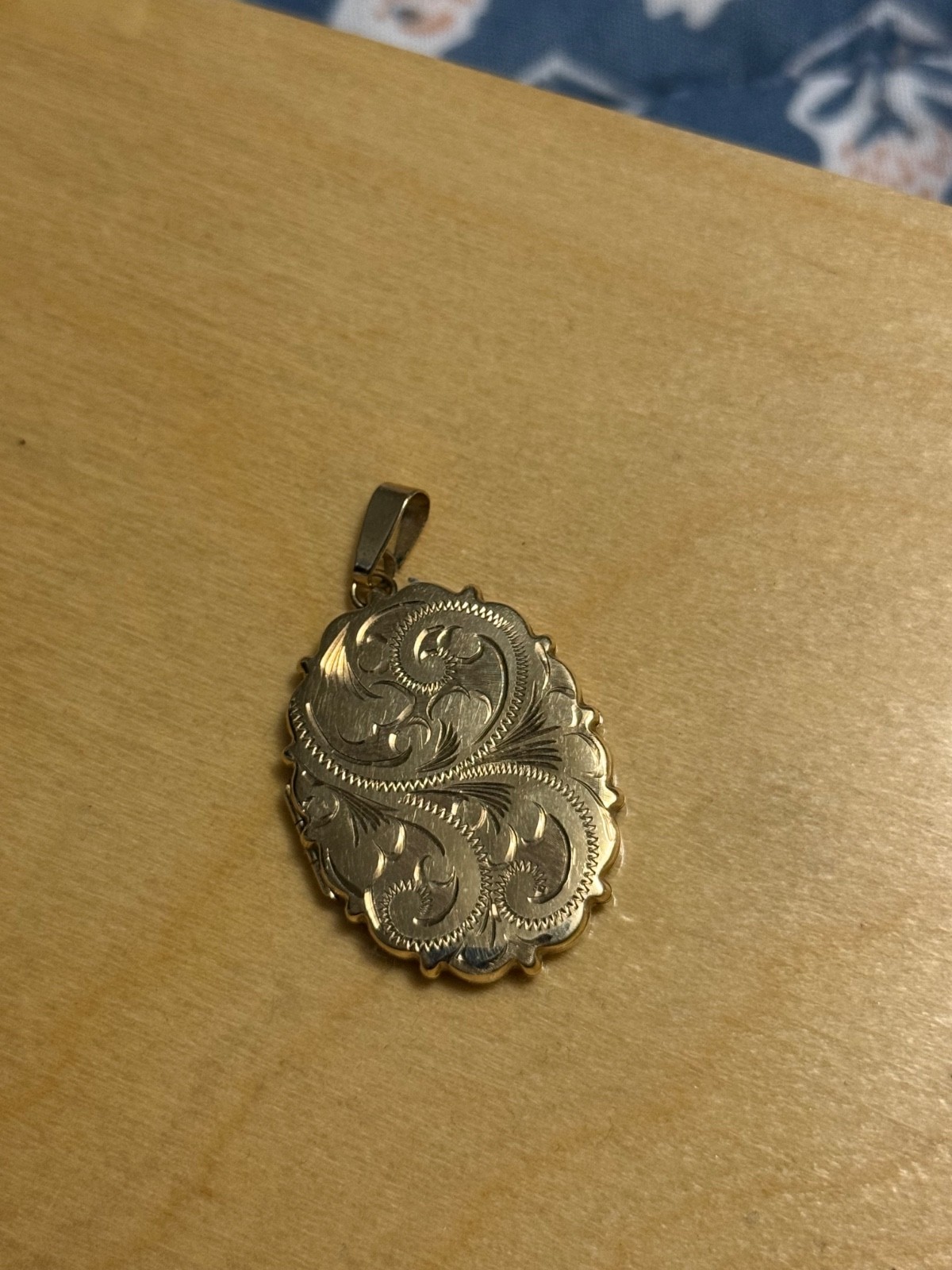 9k gold locket