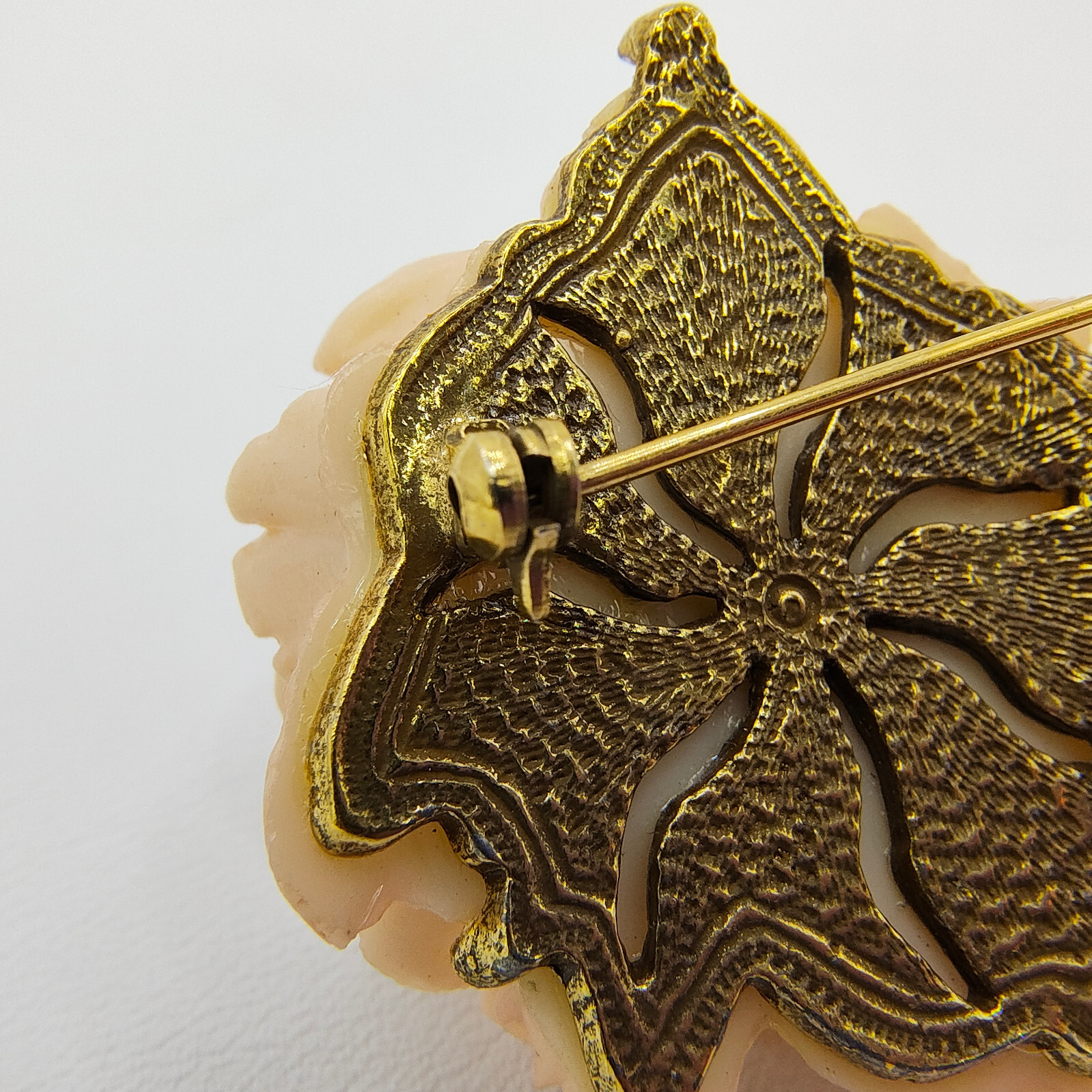 Vintage Blush Pink Rose Brooch Pin Resin Gold Tone Floral Flower Romantic