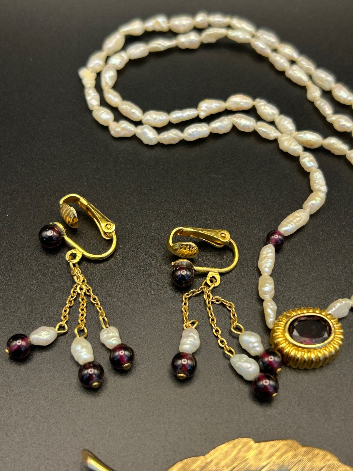 Vintage Avon Gold Tone Jewelry Lot President’s Club 1984 Necklace Brooch Pins