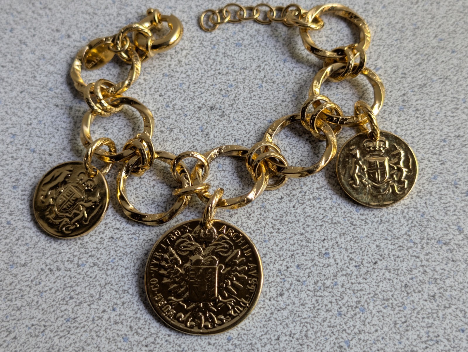 VNTG BELLEZZA TEXTURED CIRCLE ROLO LINK FAUX COIN BRACELET LOBSTER CLASP~8.5 IN.