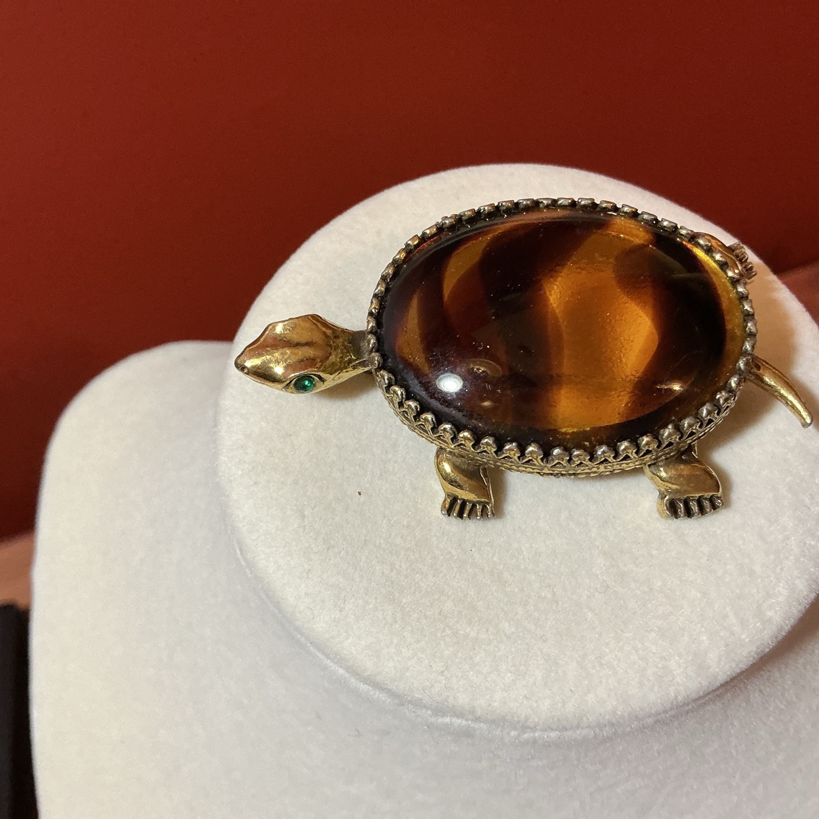 Vintage Signed Kramer Cabachon Tiger Eye Turtle Tortoise Glass Brooch