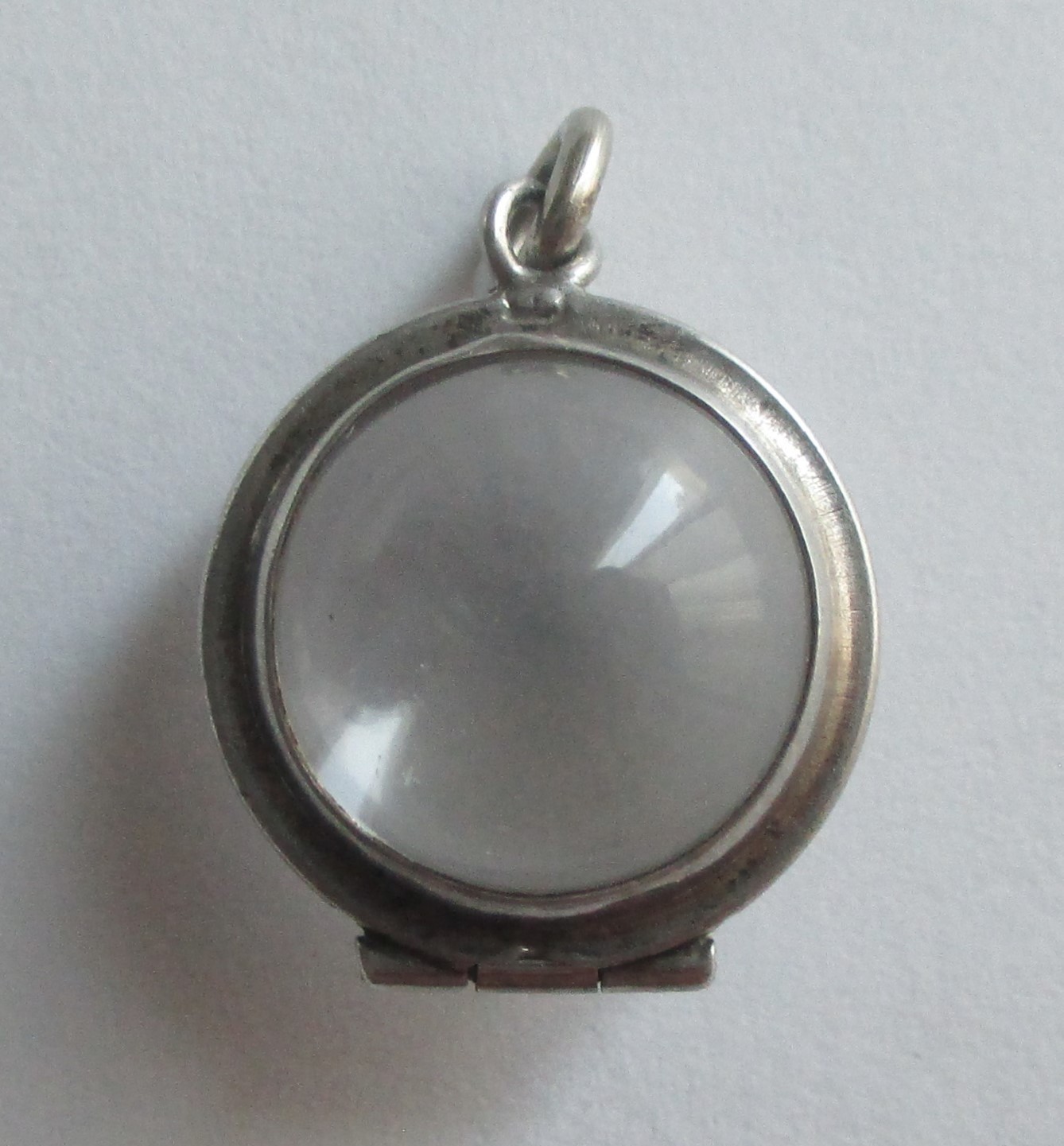 3/4in SMALL VINTAGE STERLING SILVER GLASS ORB LOCKET CHARM POOLS OF LIGHT STYLE