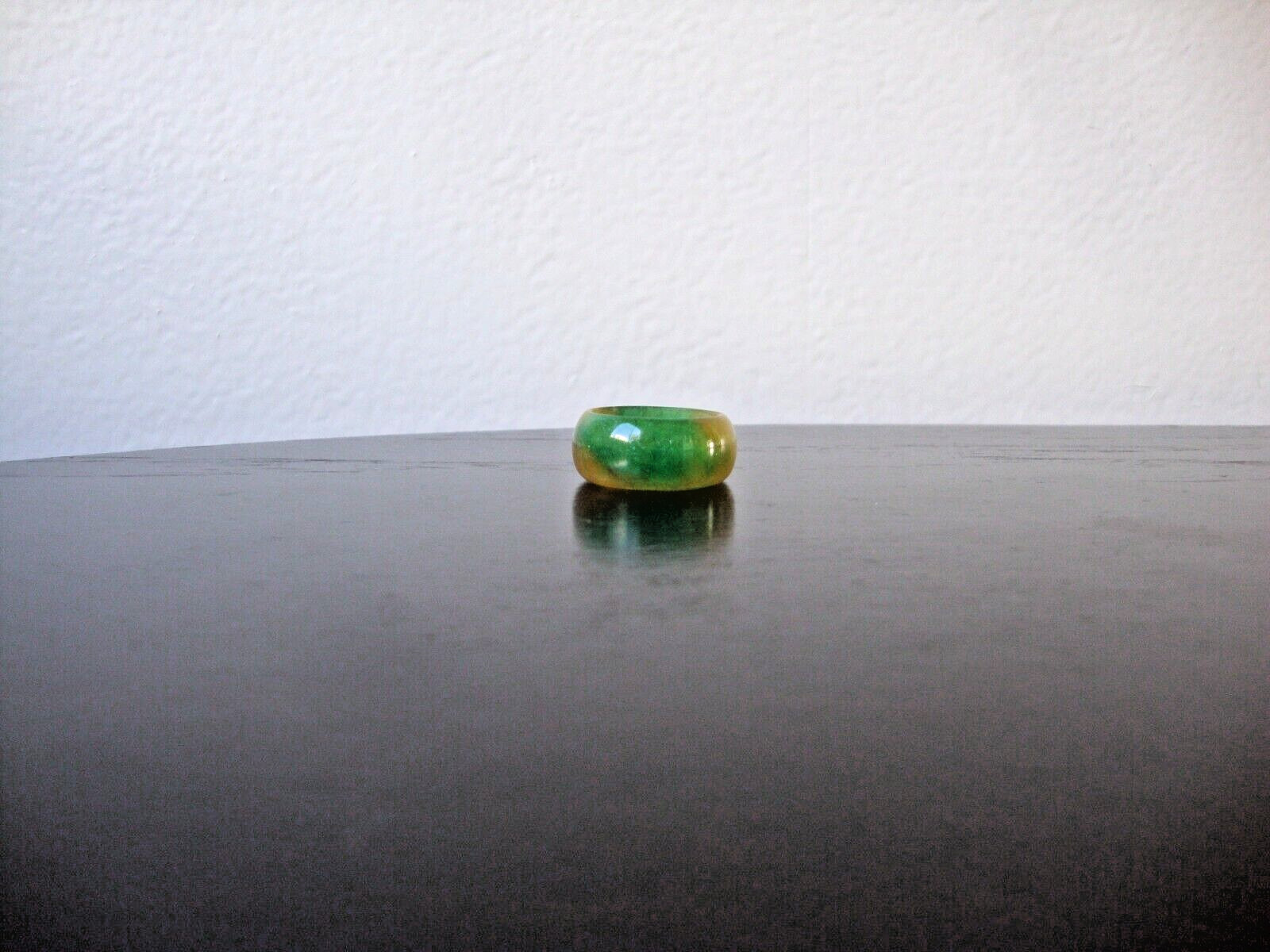 VINTAGE 1970s HONG KONG MULTICOLOR JADE AGATE 10 MM BAND SZ 8.5