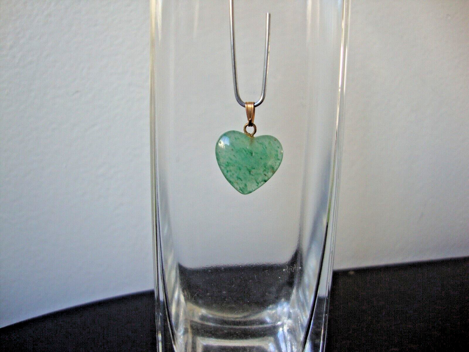 VINTAGE 1980s HANDCRAFTED AVENTURINE HEART YELLOW GOLD FILLED PENDANT