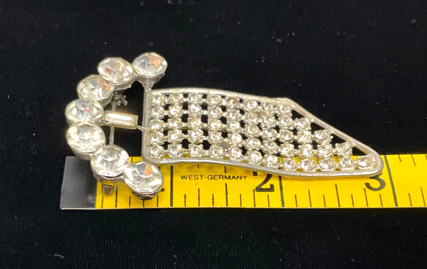 Brooch Interesting Design Faceted Crystal Rhinestones Silvertone Vintage