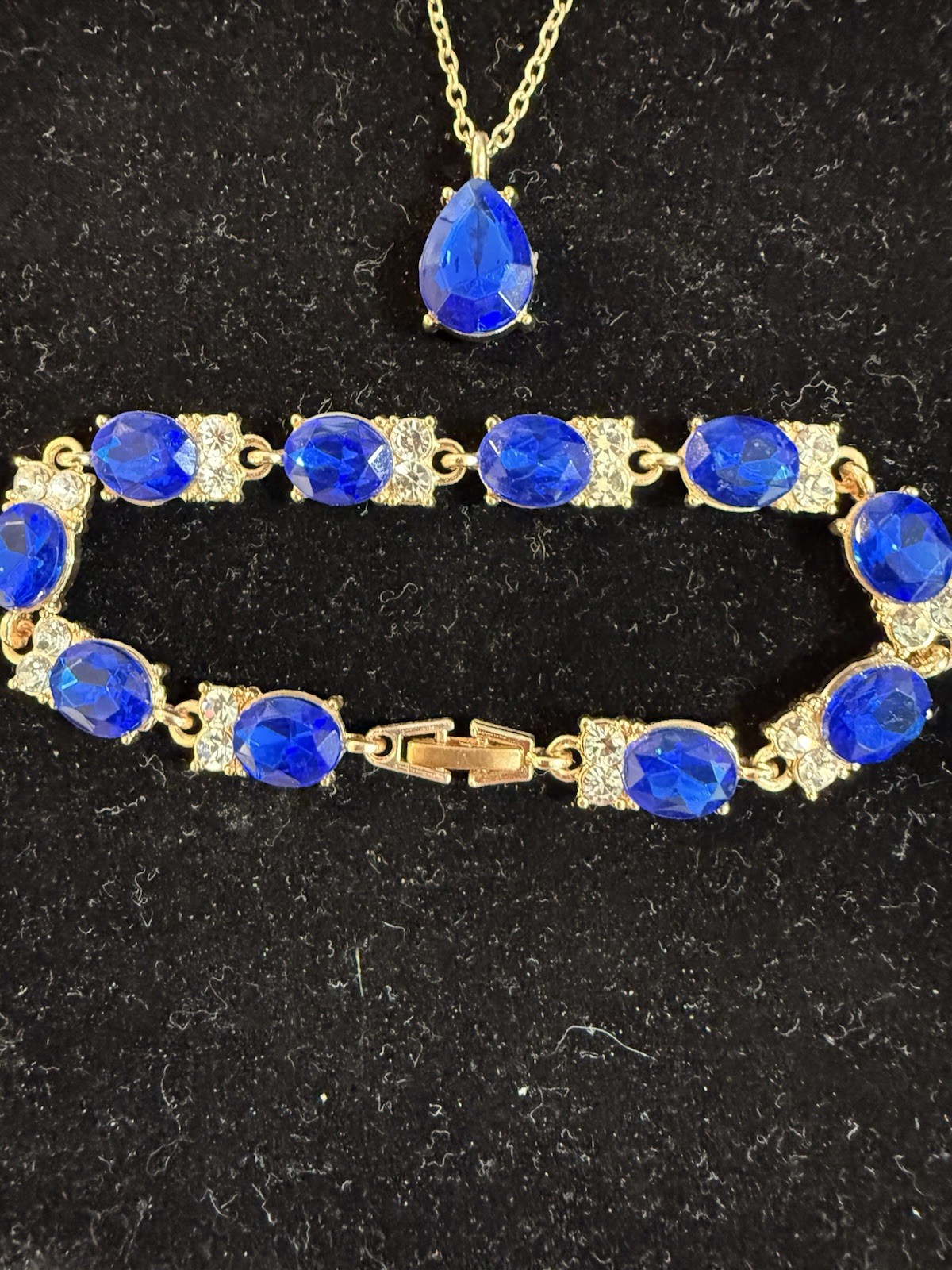 2 Pc Set Blue Gold Tone Fashion Jewelry Set Necklace Bracelet Set.