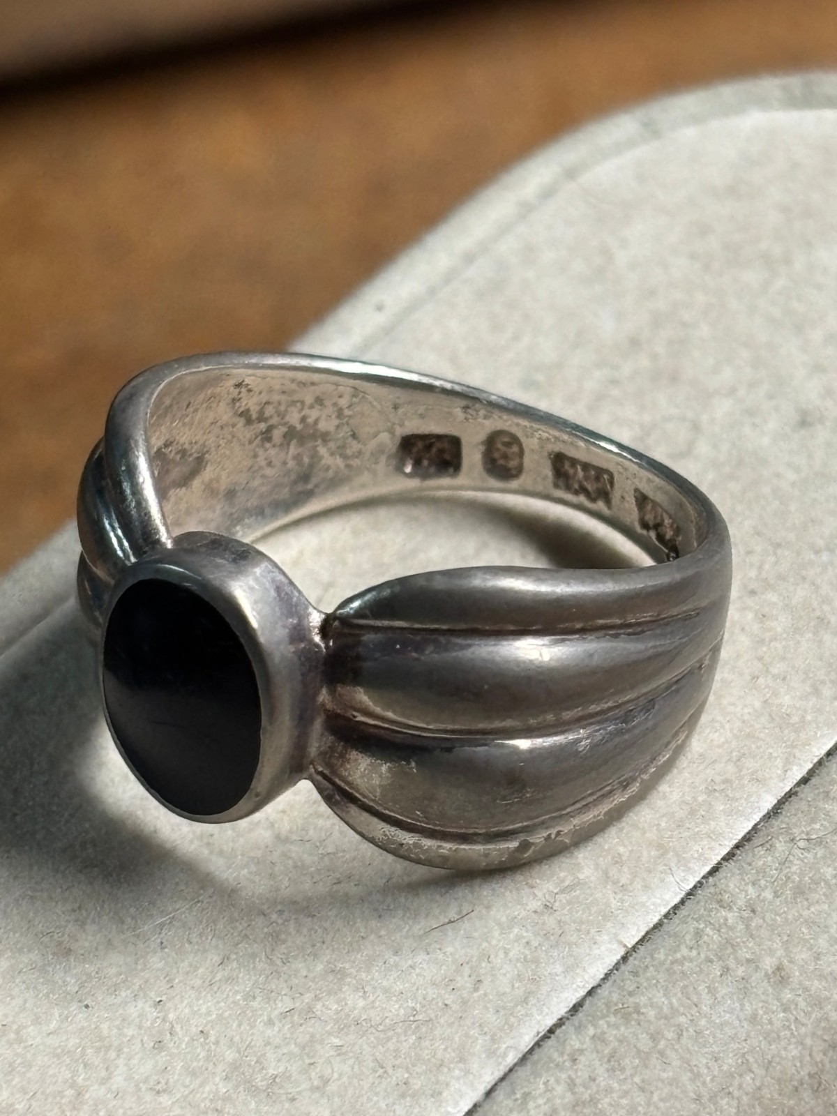 HELEN ANDREWS Vtg HAN THAI 925 Sterling Silver sz 8.5 RING Black Onyx Cabochon