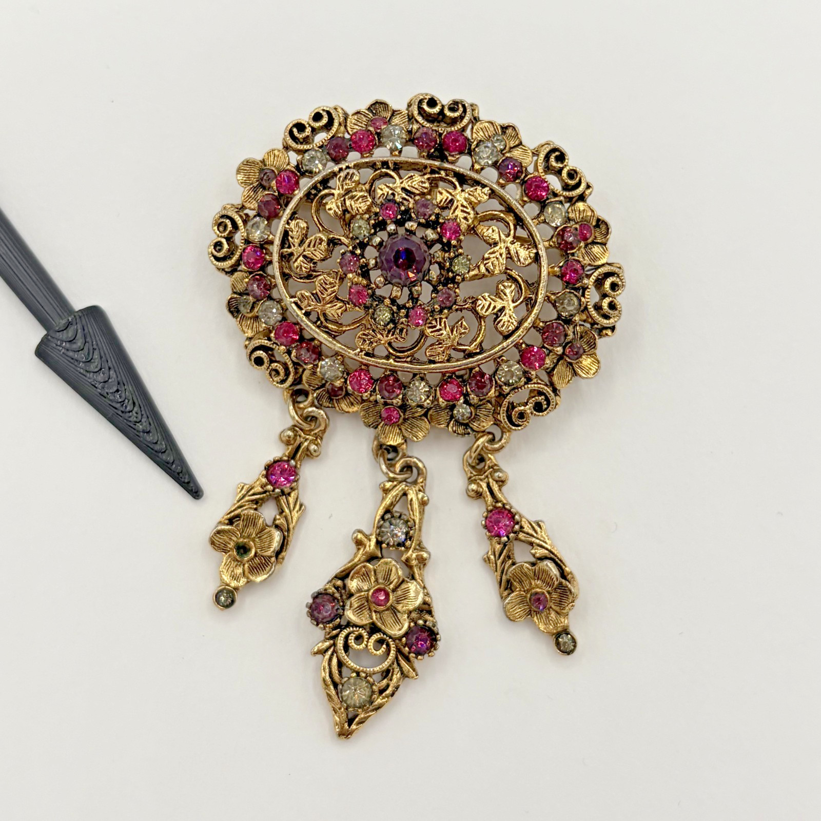 Vintage Kramer of New York Gold Tone Purple Rhinestone Dangle Brooch READ