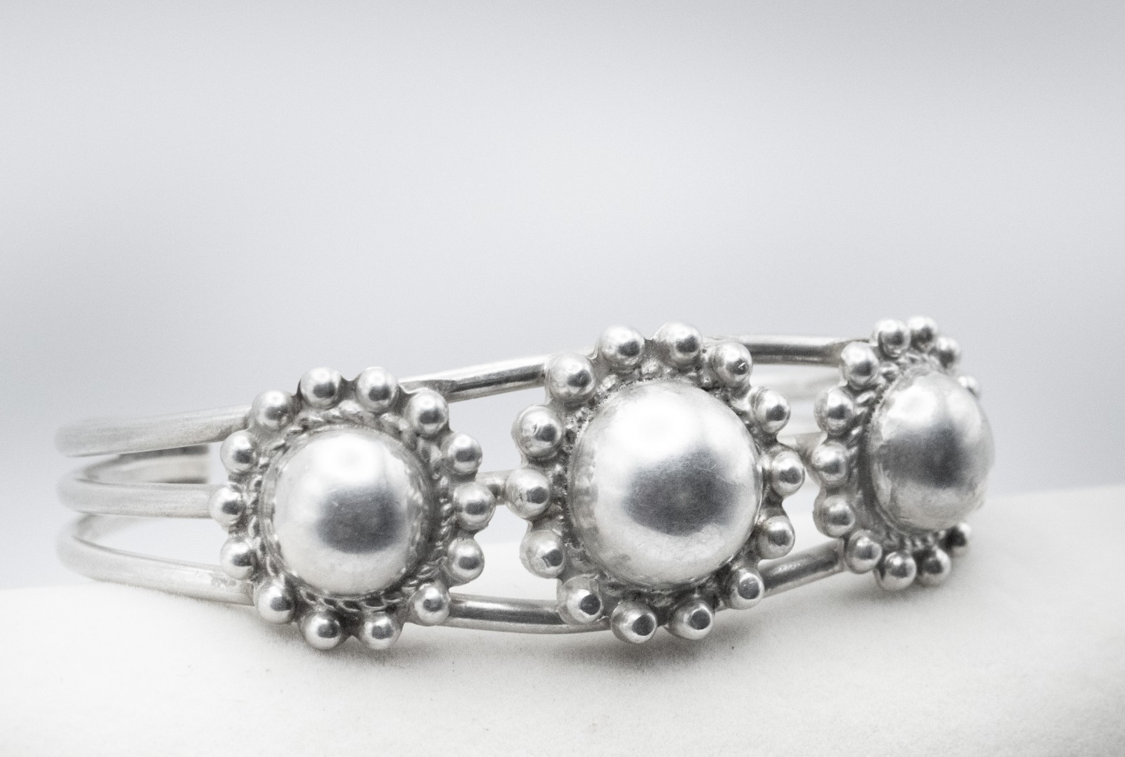 Vintage Navajo Sterling Silver Beaded Triple Dome Cuff Bracelet 925 32 g