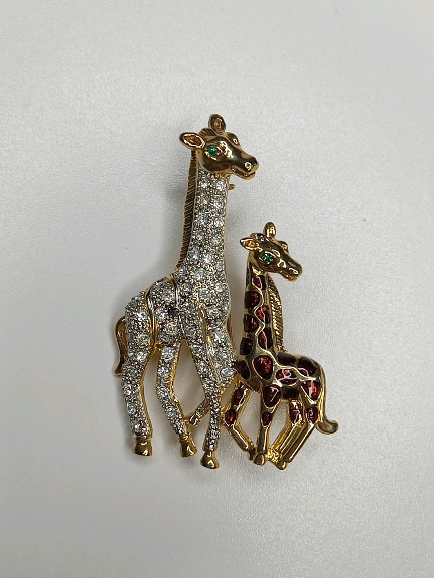 Mother And Baby Giraffe Rhinestone Pin Brooch Green Eyes