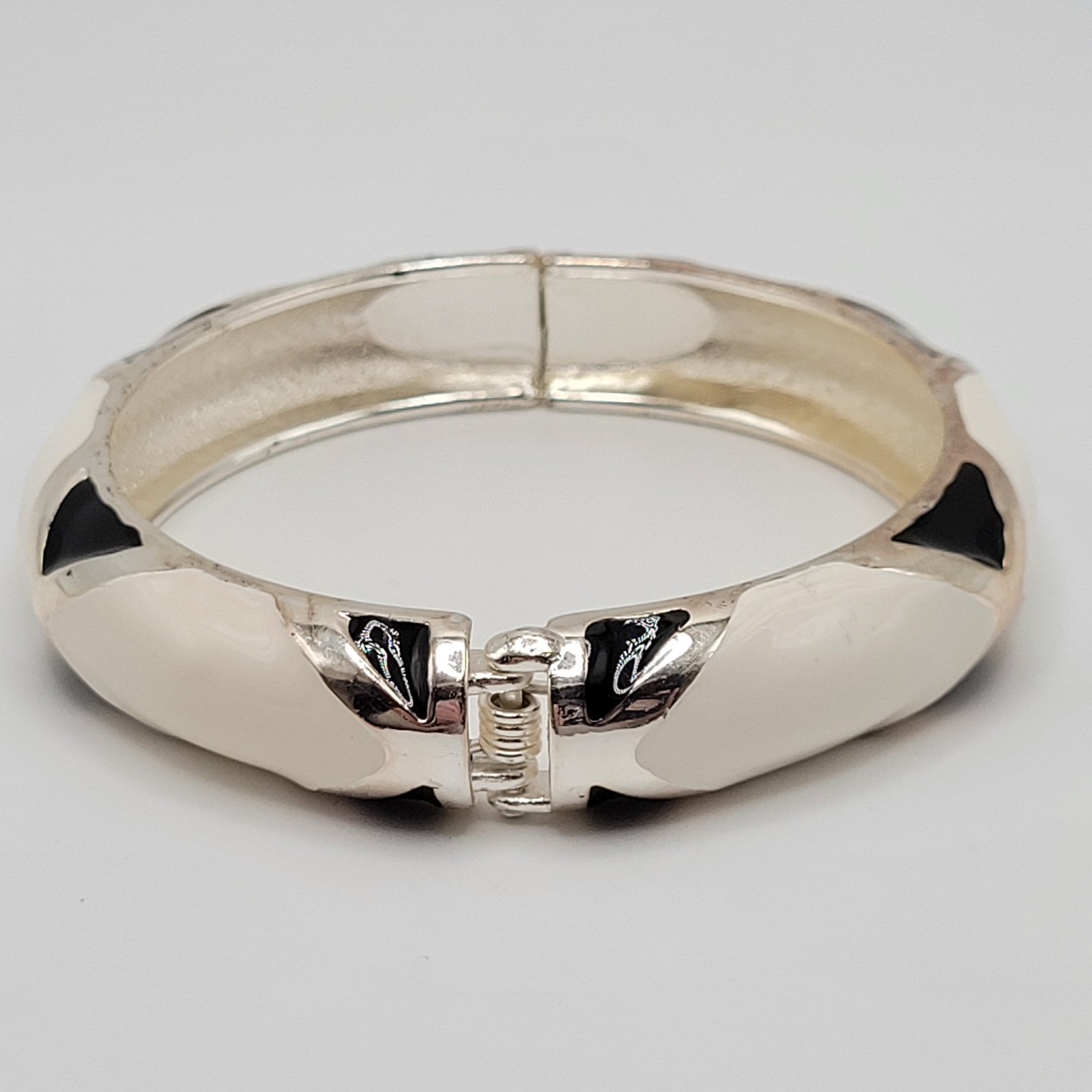 Black White Geometric Abstract Enamel Print Silver Tone Hinged Bangle Bracelet