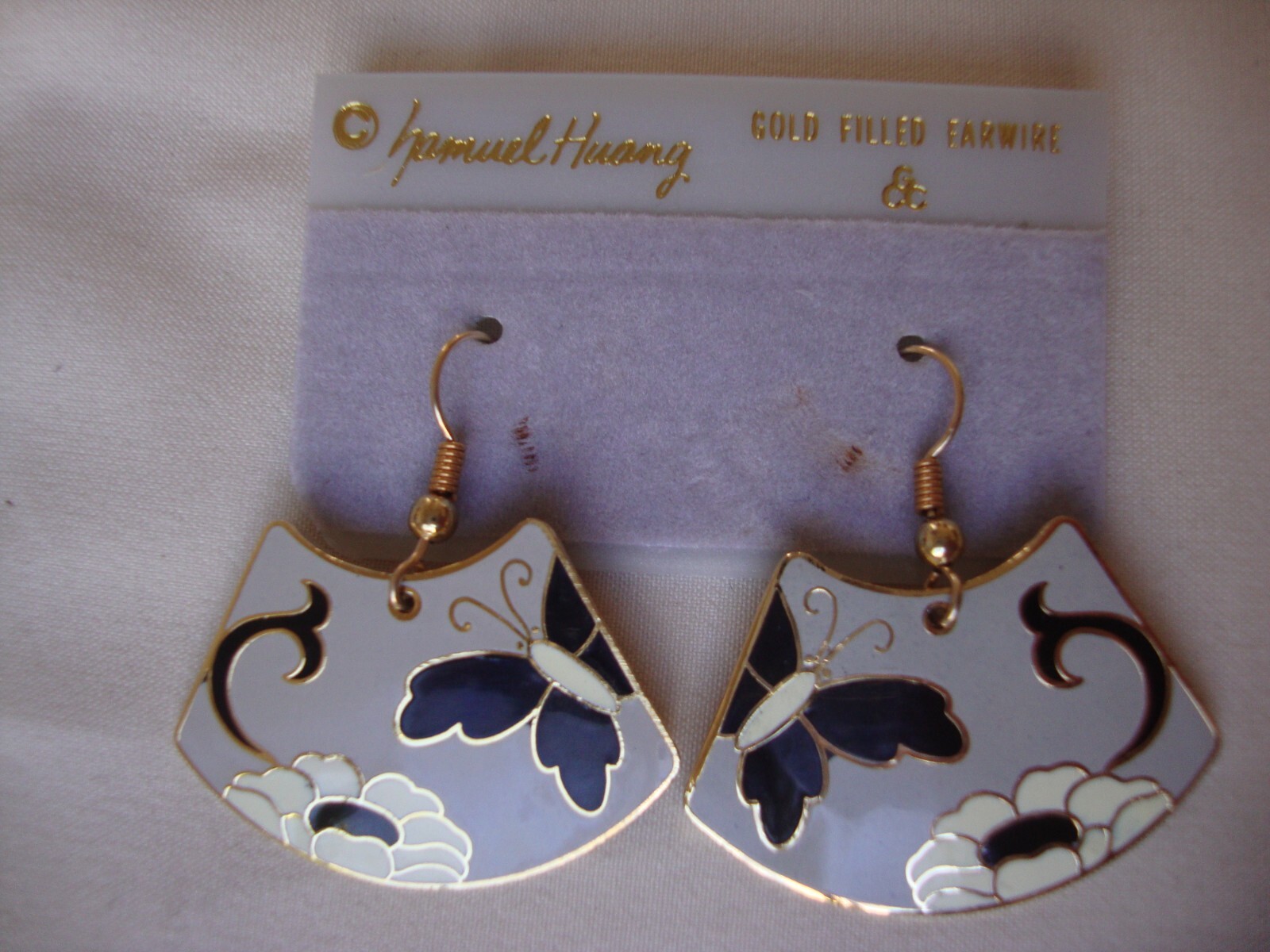 VINTAGE SAMUEL HUANG CLOISONNE BUTTERFLY FLOWER FAN BLACK WHITE & GRAY EARRINGS