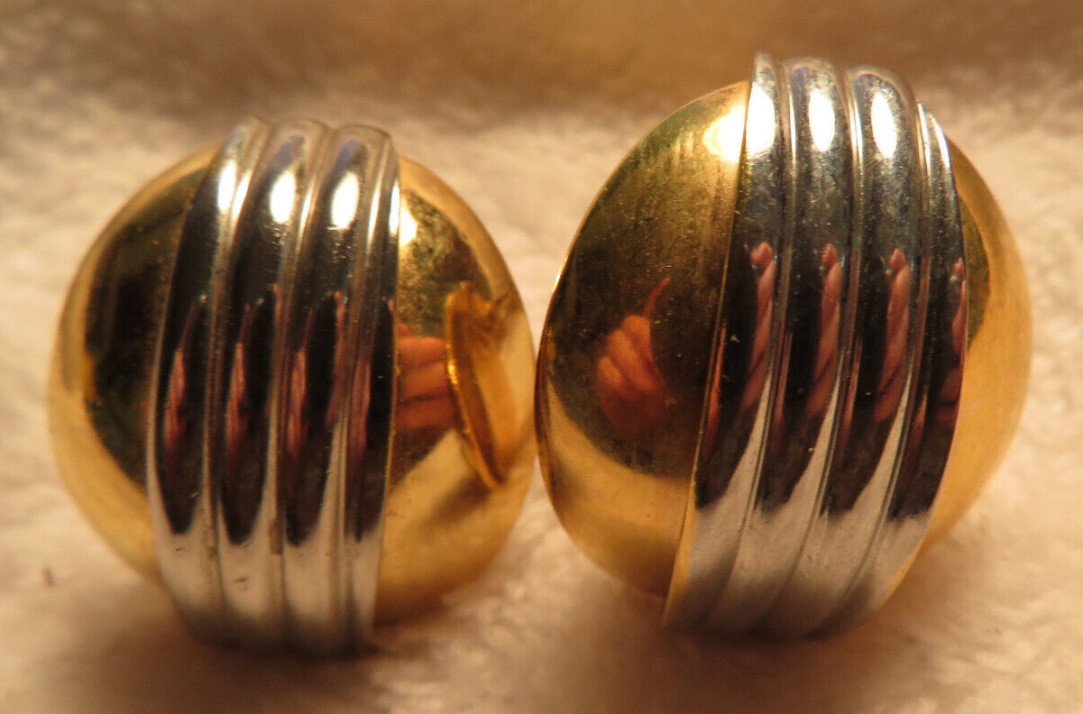 I.N.A.R ITALY Vintage Clip-on Earrings Gold Tone & Silver Tone NICE!