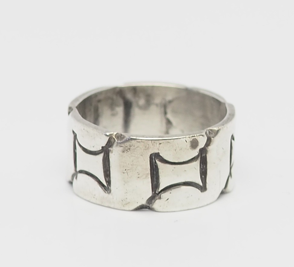 Vintage wide sterling silver traditional ring size 7 Mexico