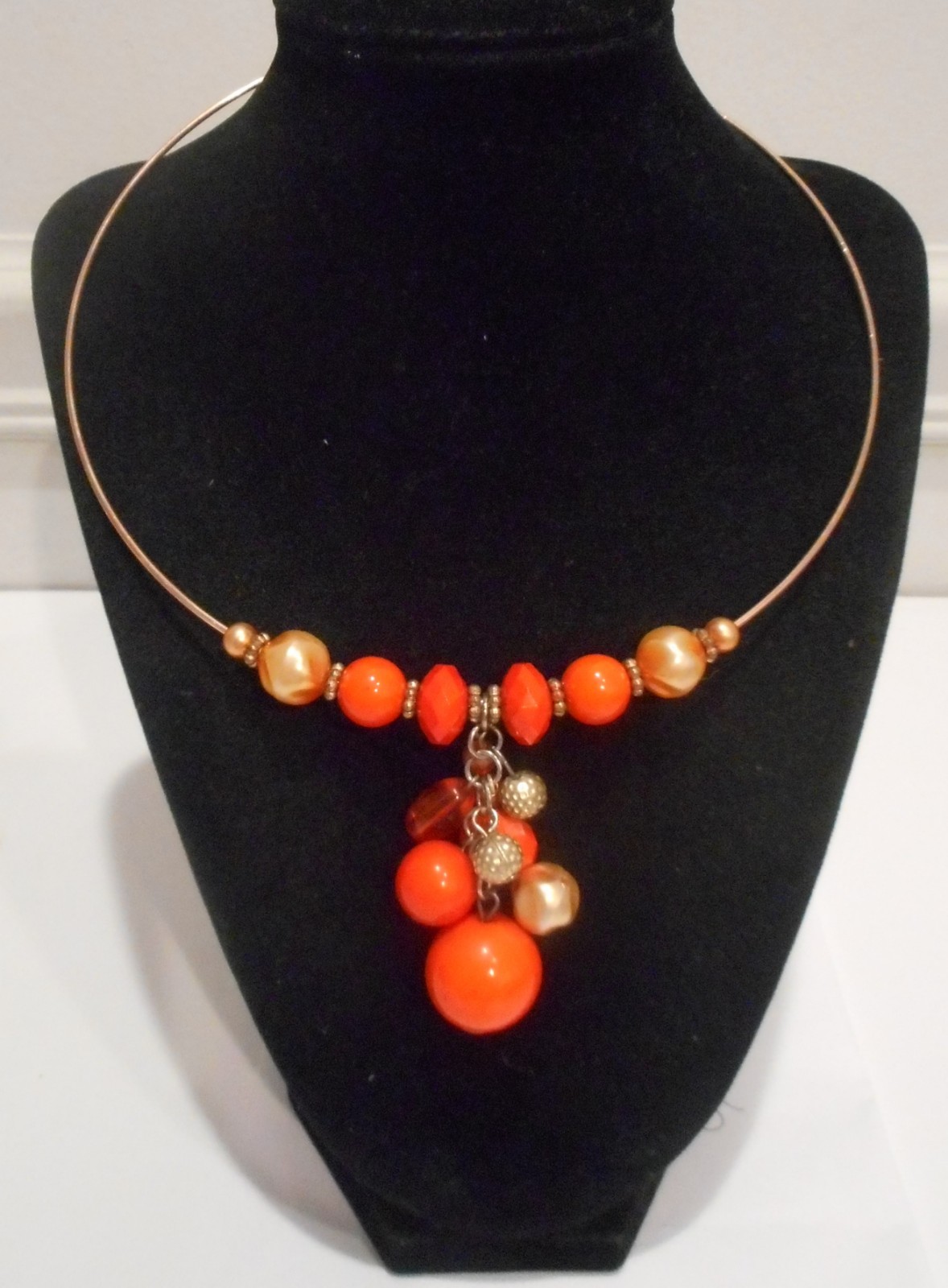 Vtg Coral Lucite,Faux Baroque Pearls & Gold Tone Beads,Neck Wire Choker Necklace
