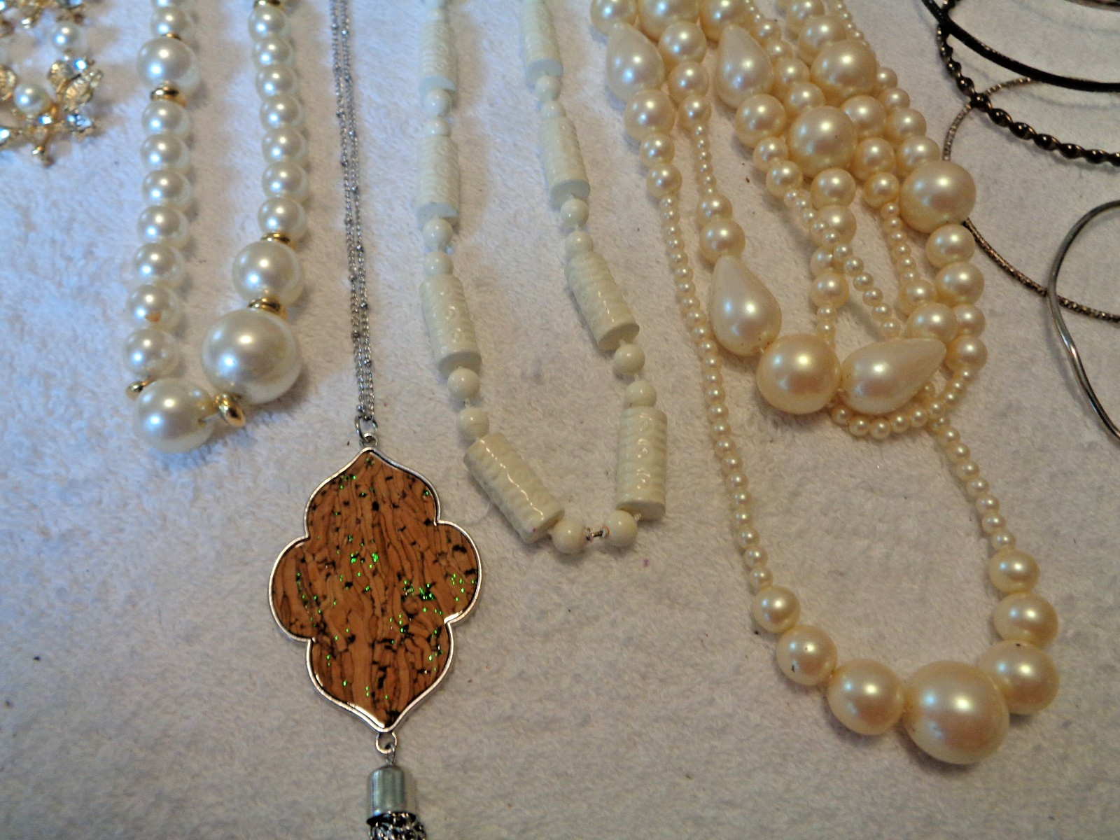 VINTAGE MONET & MARVELLA FAUX PEARLS BRACE, W MODERN JEWELRY RETRO PLATE ETC LOT