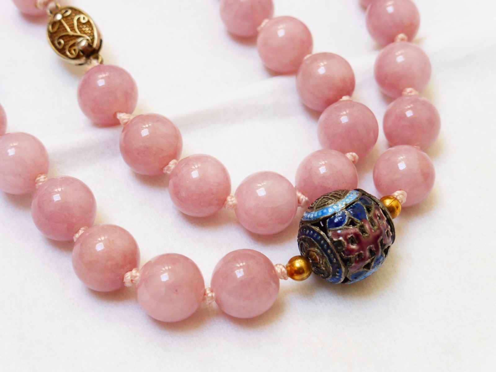 CHINESE VINTAGE ENAMEL LAVENDER QUARTZ BEAD NECKLACE, Silver Clasp