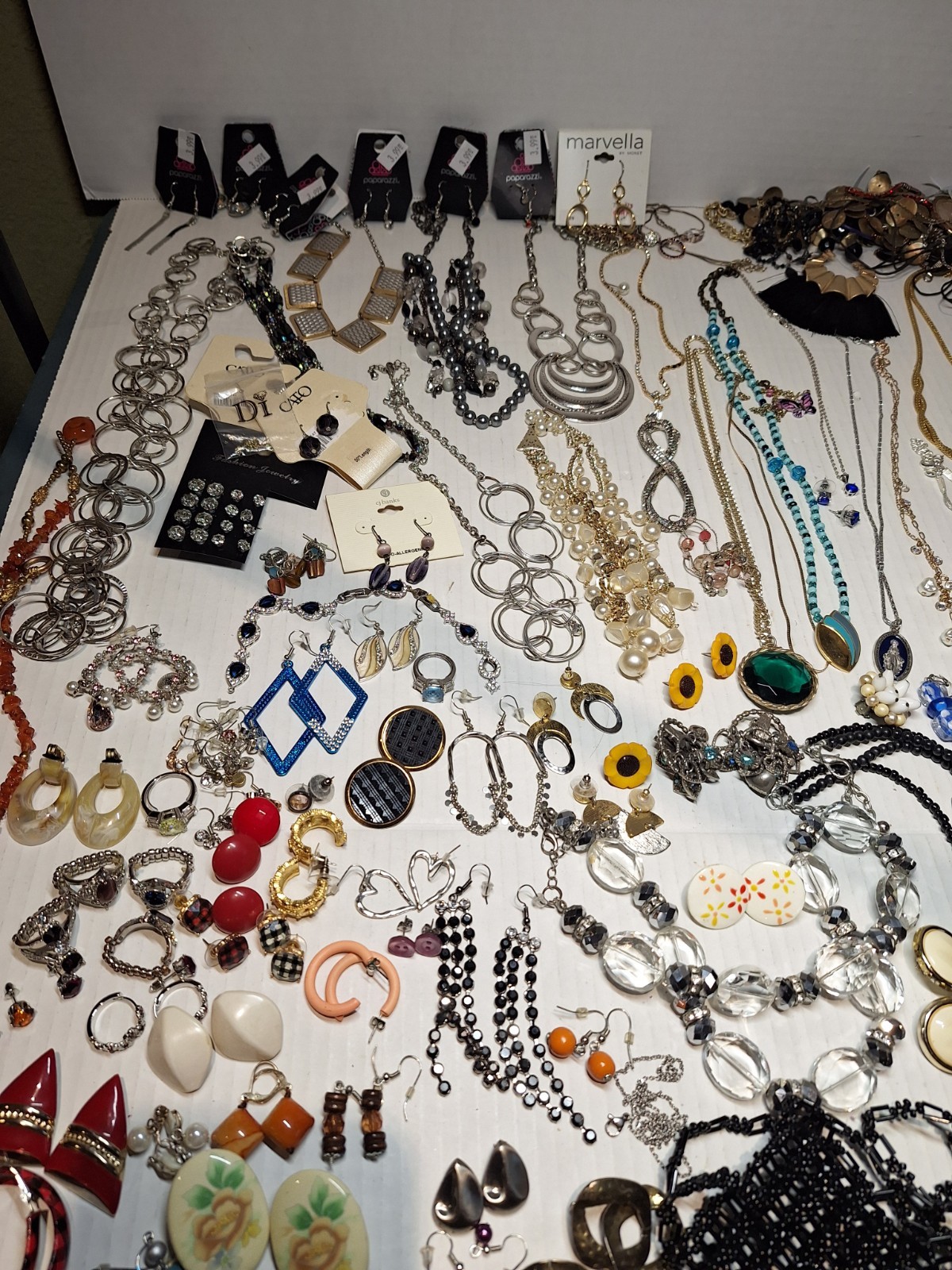 Wearable Costume Jewelry Lot, Over 200 Pieces! Large Lot! Vintage And Modern