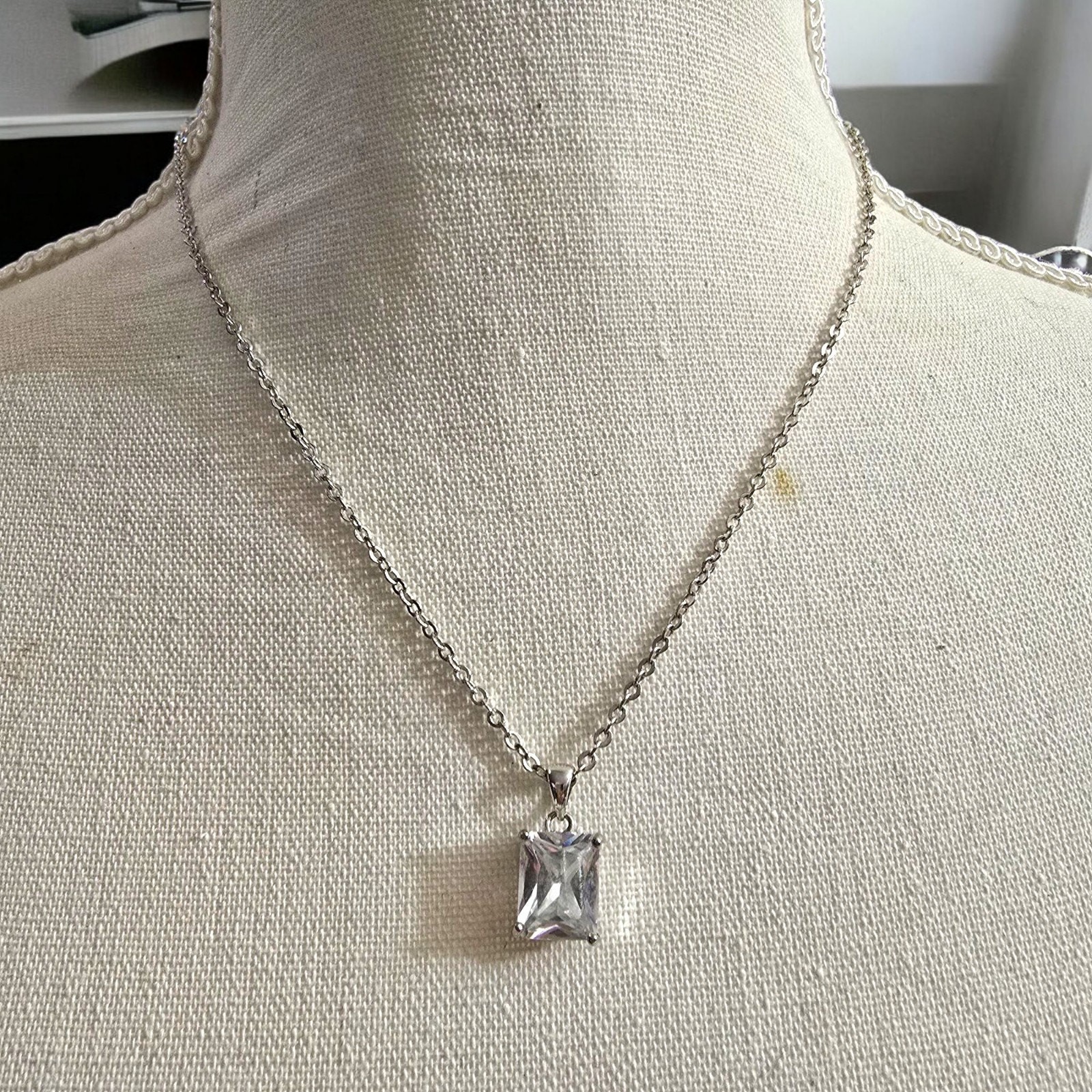 Necklace Crystal Pendant Square Shaped Signed JLO Silver Tone 18″ L SKU 2239