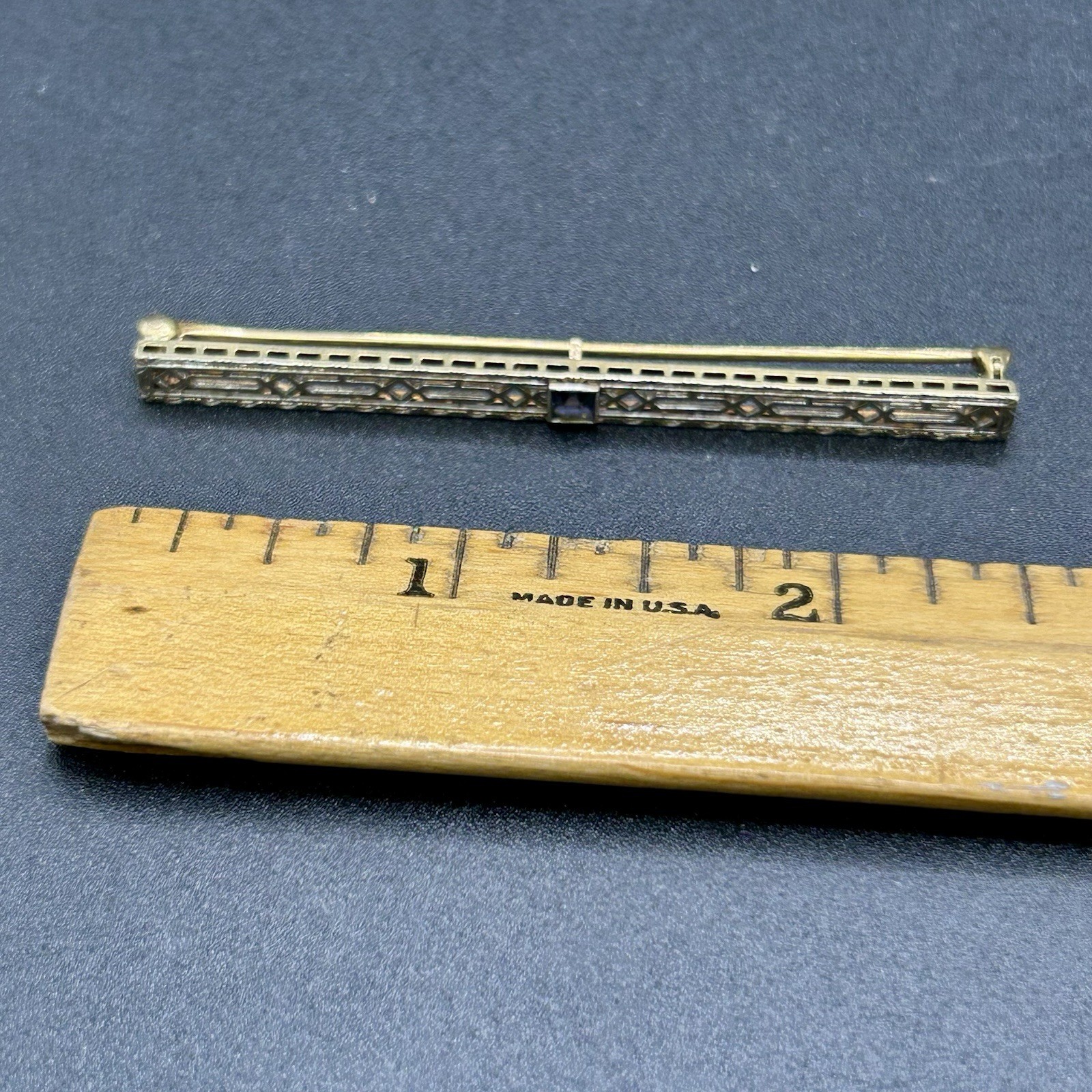Antique Art Deco 14k Gold Engraved Filigree Bar Pin w/ Sapphire 3.7 gram