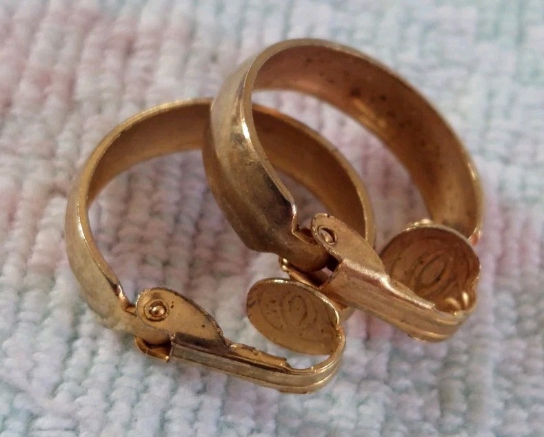 Vintage Lot 6 Prs Assorted Sizes & Patterns Goldtoned Hoop Clip-on Earrings