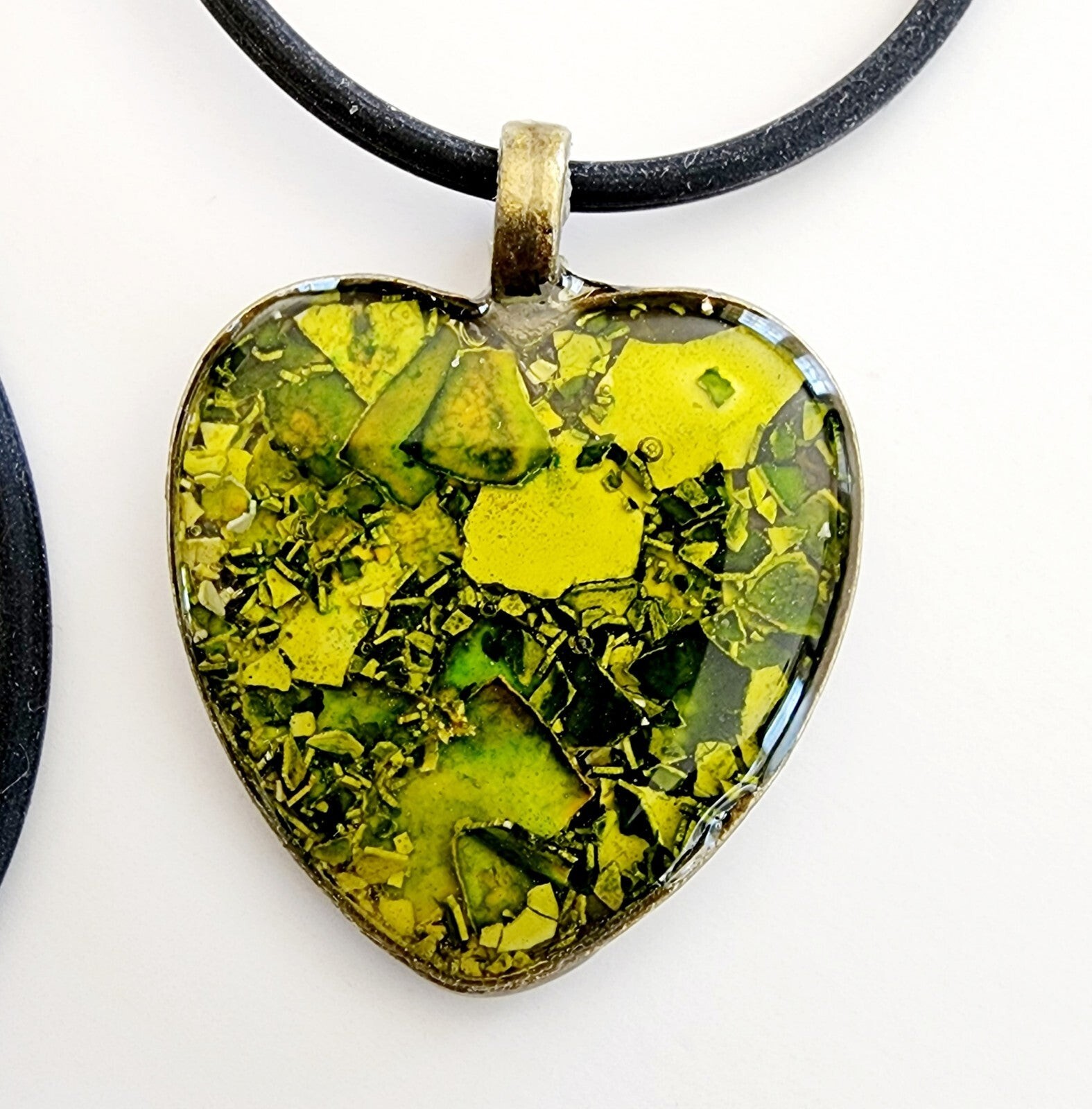 Vintage Heart Inlay Necklace Acrylic/Resin Handmade Rubber Loop Maine B67