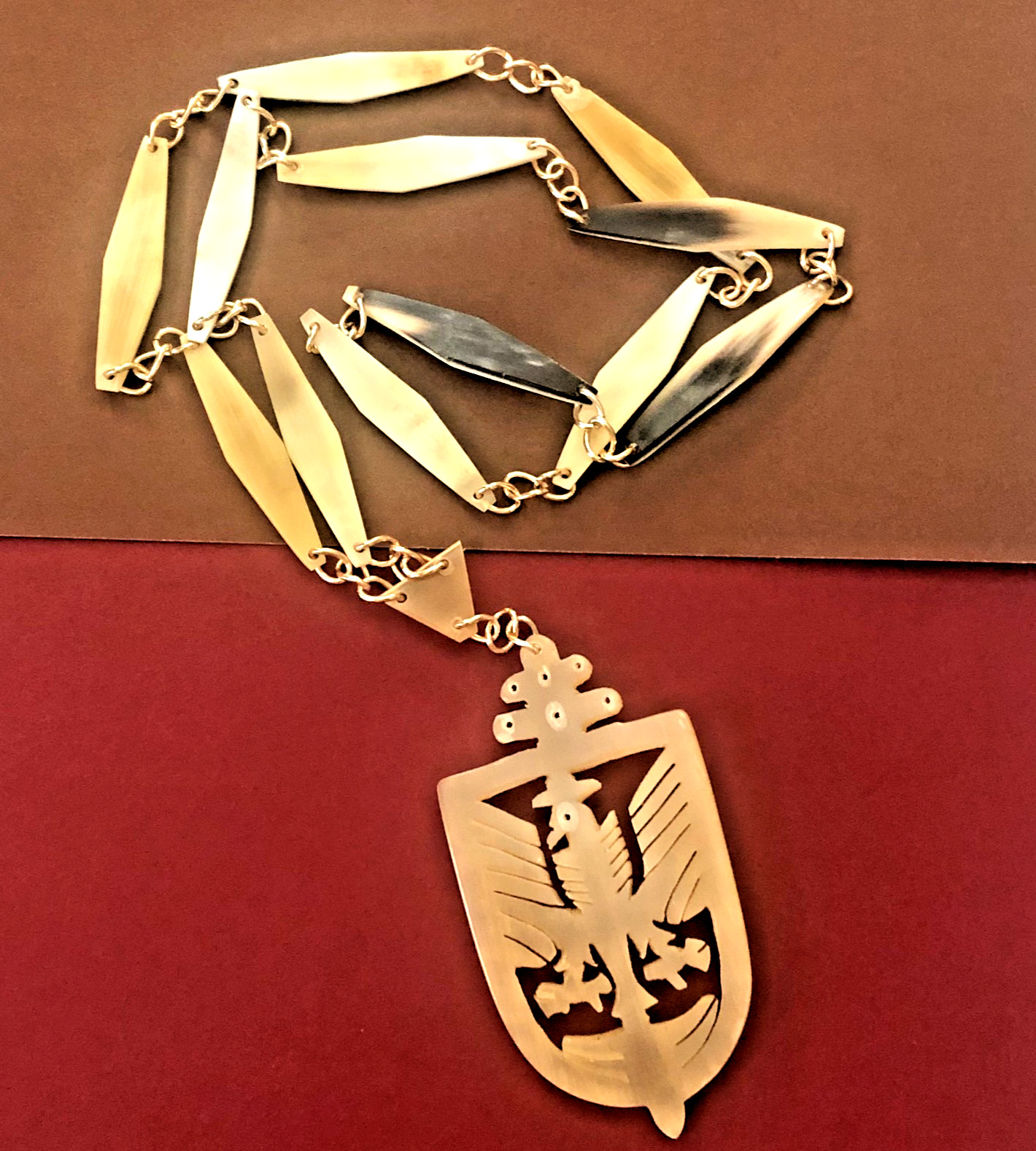 Hand Carved EAGLE PENDANT NECKLACE Natural Horn 33″ Paddle Links ~Unique Vintage