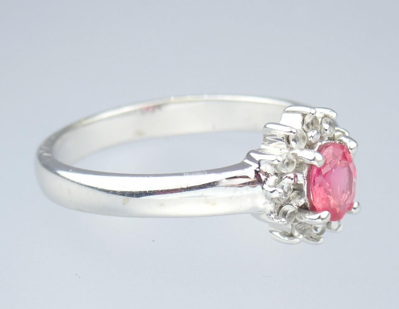 Beautiful Vintage Estate Solid 9K White Gold Red Spinel Floral Ring Size 7