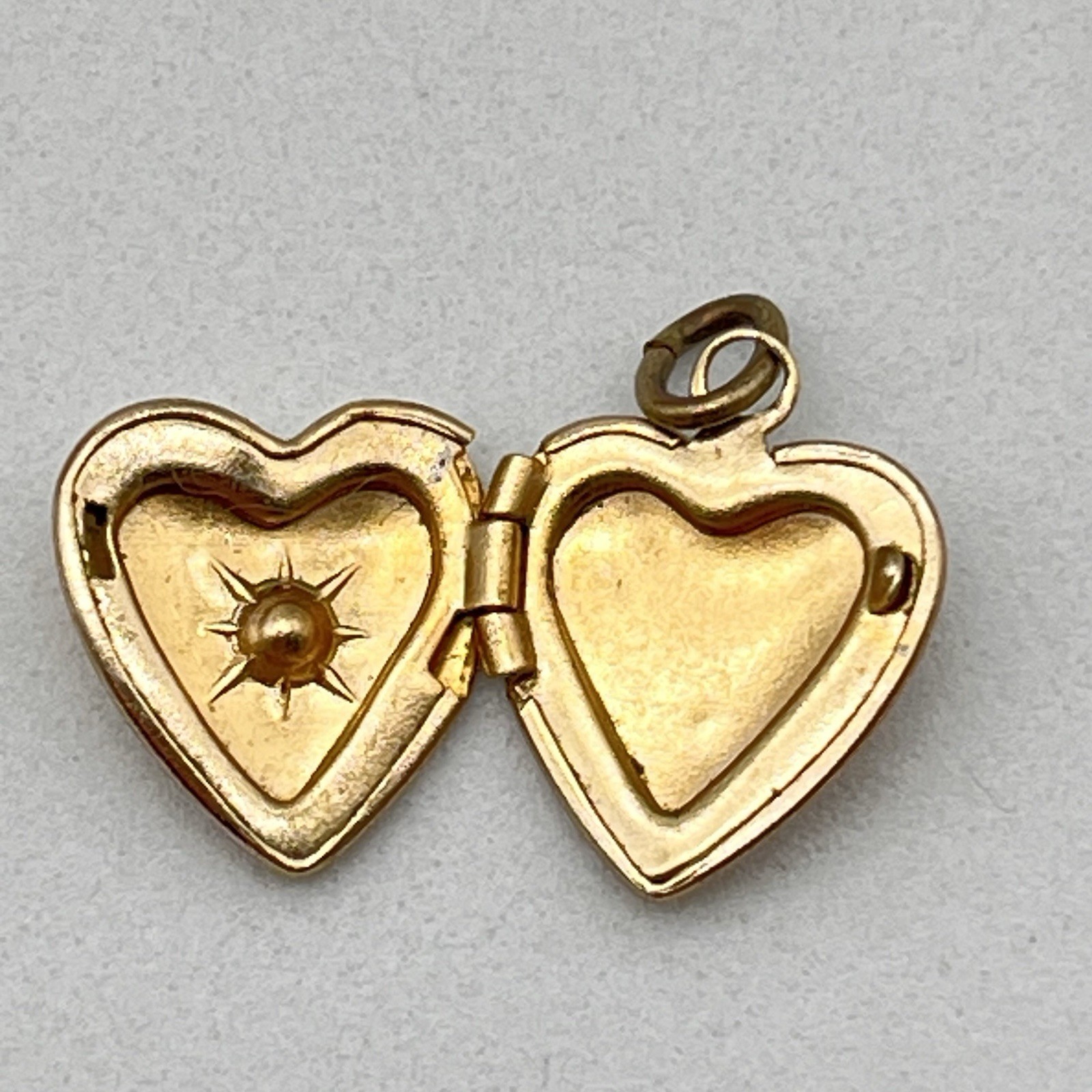 Vintage Heart Locket Pendant Blue Stone Gold Tone Opens Tiny .5″