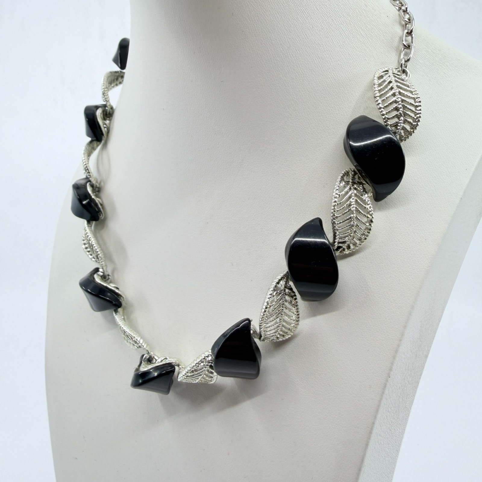 Vintage MCM Mid Century Silver Tone Filigree Leaf Black Cabochon Choker Necklace
