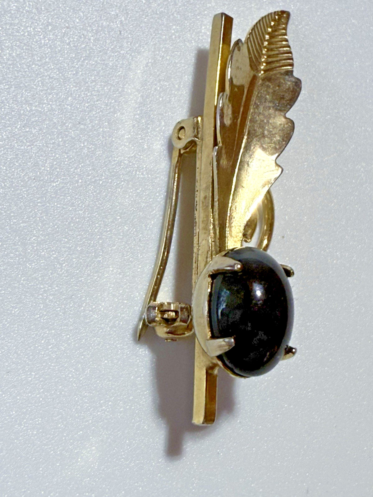 Vintage 12KT Gold Filled Signed LUND Leaf Brooch w Black Cabochon | Mid Century